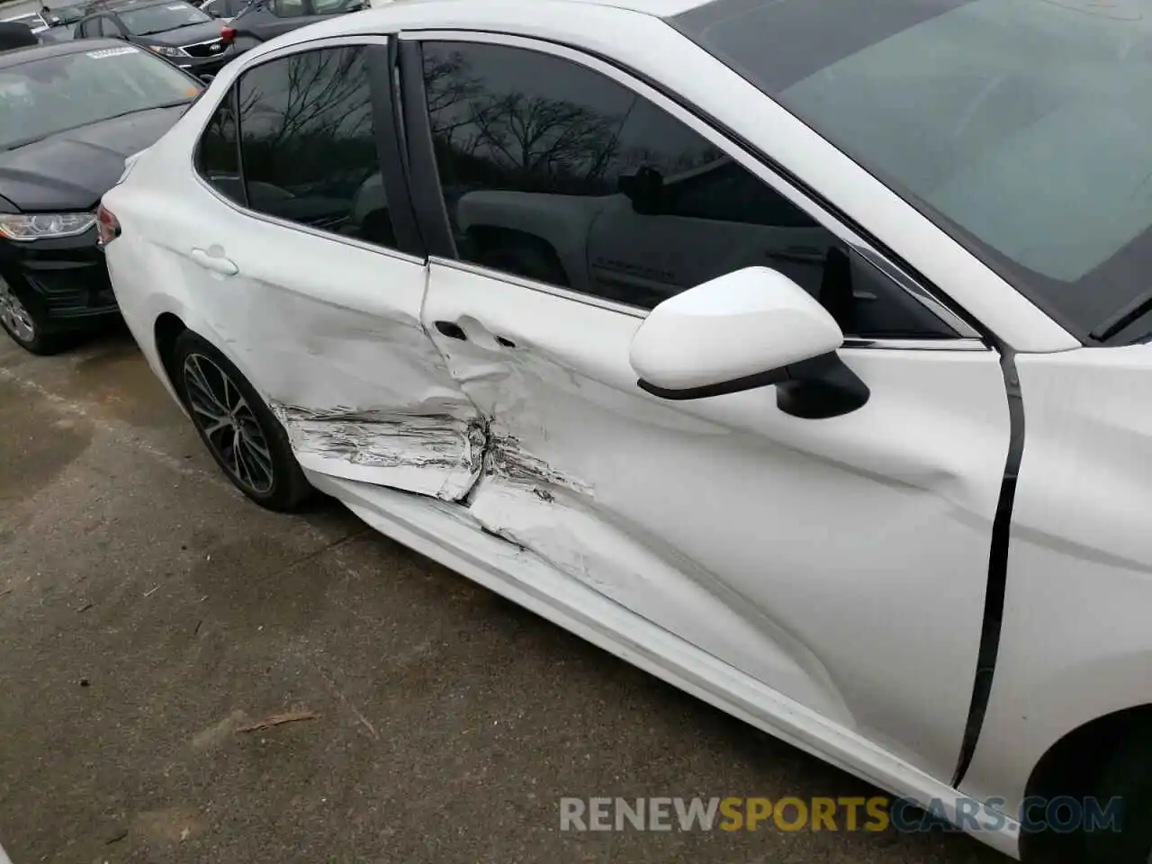 9 Photograph of a damaged car 4T1B11HK5KU710195 TOYOTA CAMRY 2019