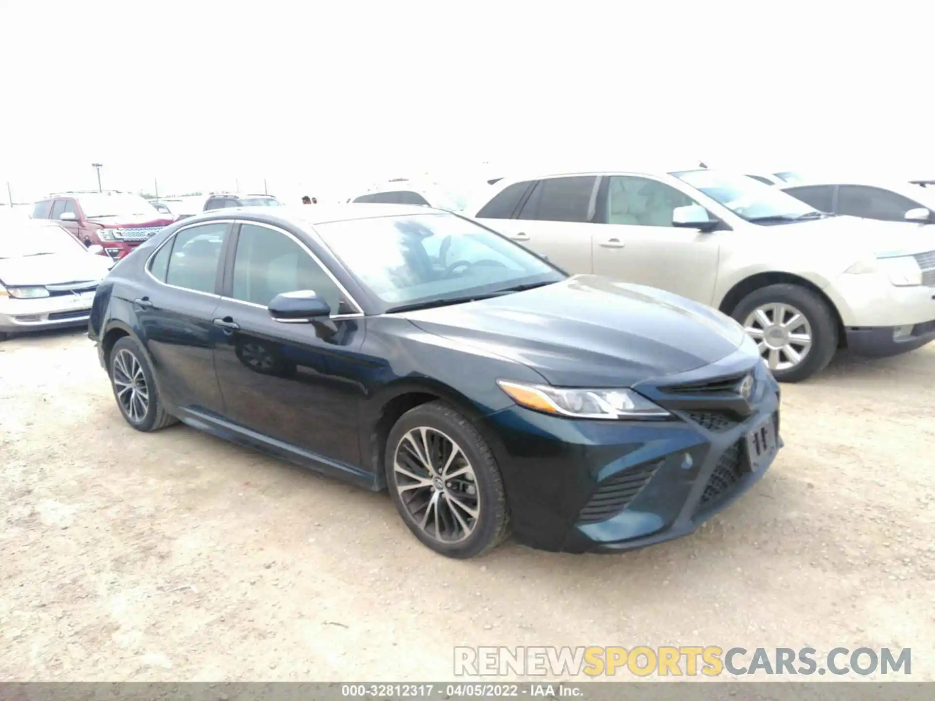 1 Photograph of a damaged car 4T1B11HK5KU710424 TOYOTA CAMRY 2019