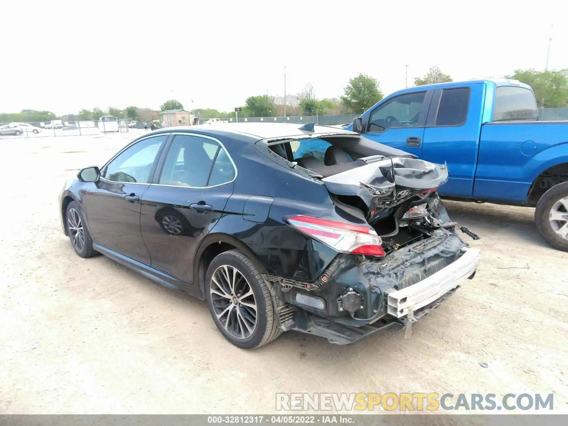 3 Photograph of a damaged car 4T1B11HK5KU710424 TOYOTA CAMRY 2019