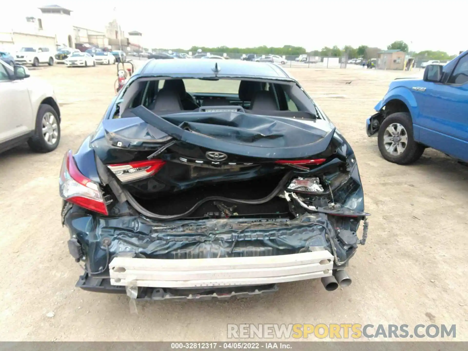 6 Photograph of a damaged car 4T1B11HK5KU710424 TOYOTA CAMRY 2019