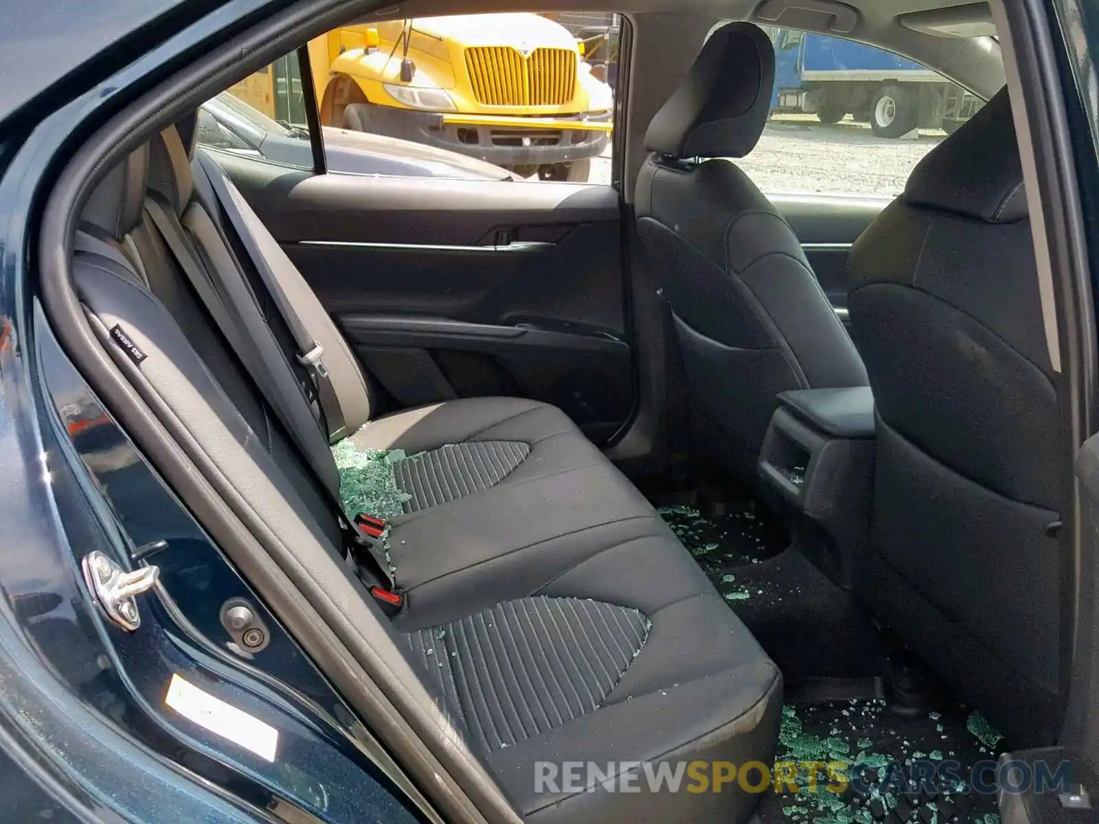 6 Photograph of a damaged car 4T1B11HK5KU710780 TOYOTA CAMRY 2019