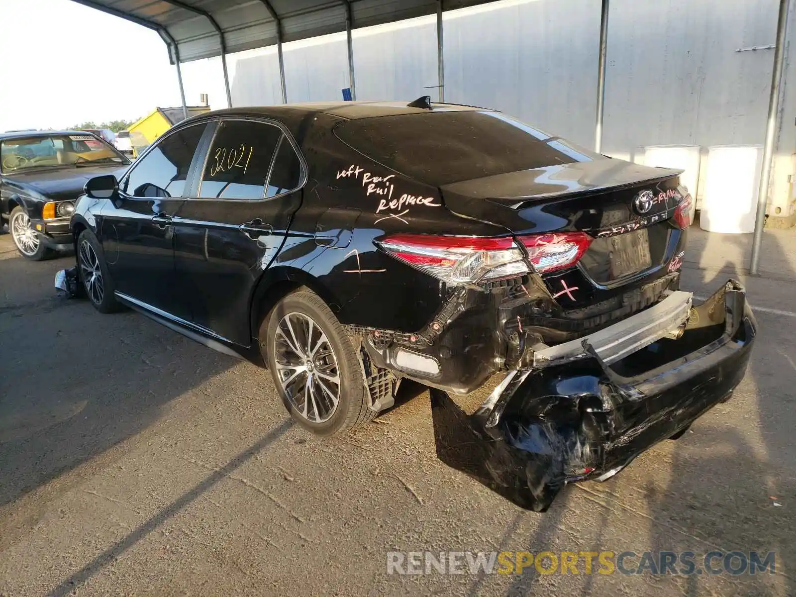 3 Photograph of a damaged car 4T1B11HK5KU718040 TOYOTA CAMRY 2019