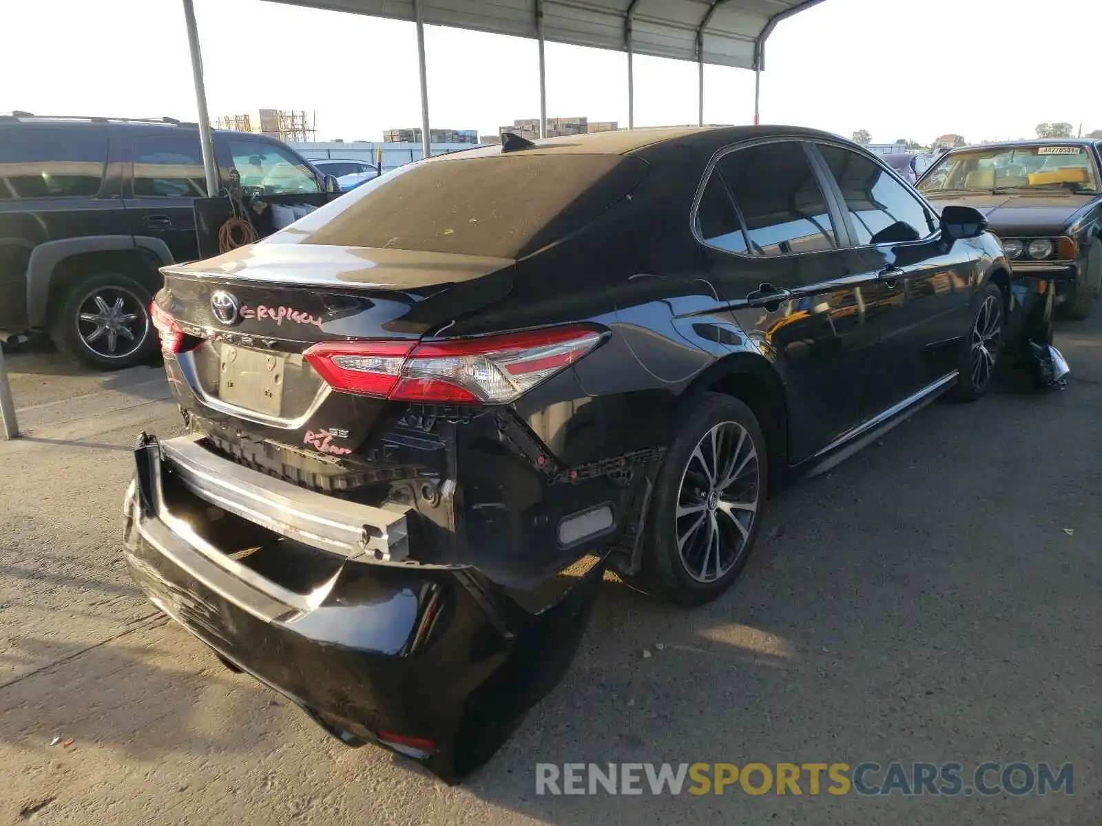 4 Photograph of a damaged car 4T1B11HK5KU718040 TOYOTA CAMRY 2019