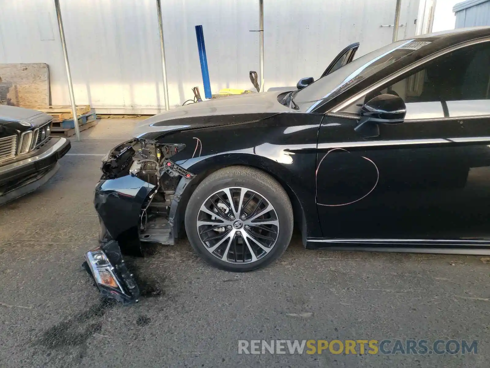 9 Photograph of a damaged car 4T1B11HK5KU718040 TOYOTA CAMRY 2019