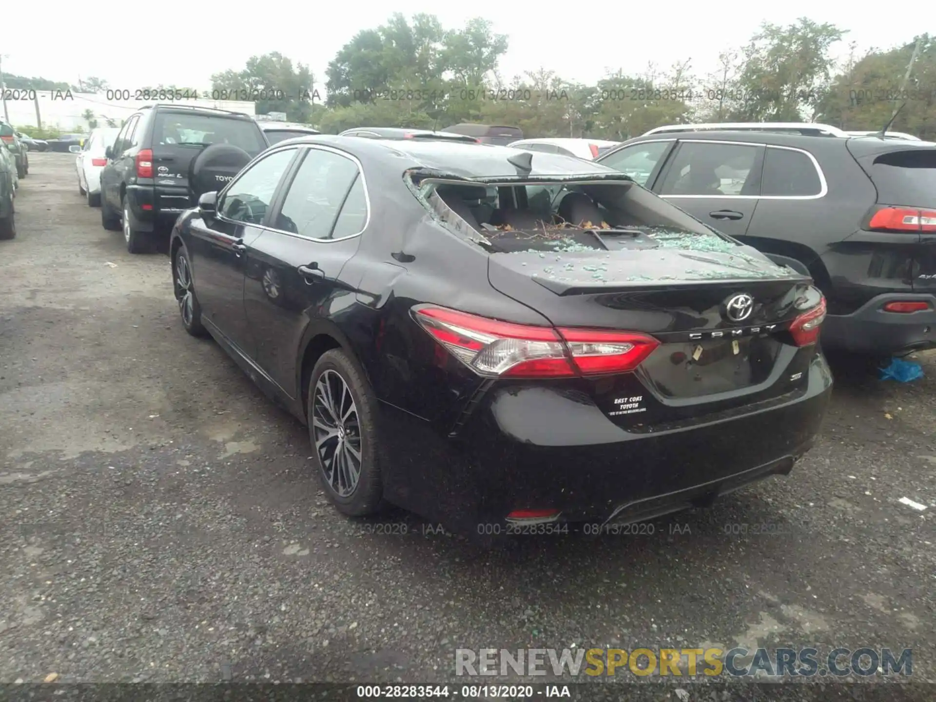 3 Photograph of a damaged car 4T1B11HK5KU718068 TOYOTA CAMRY 2019