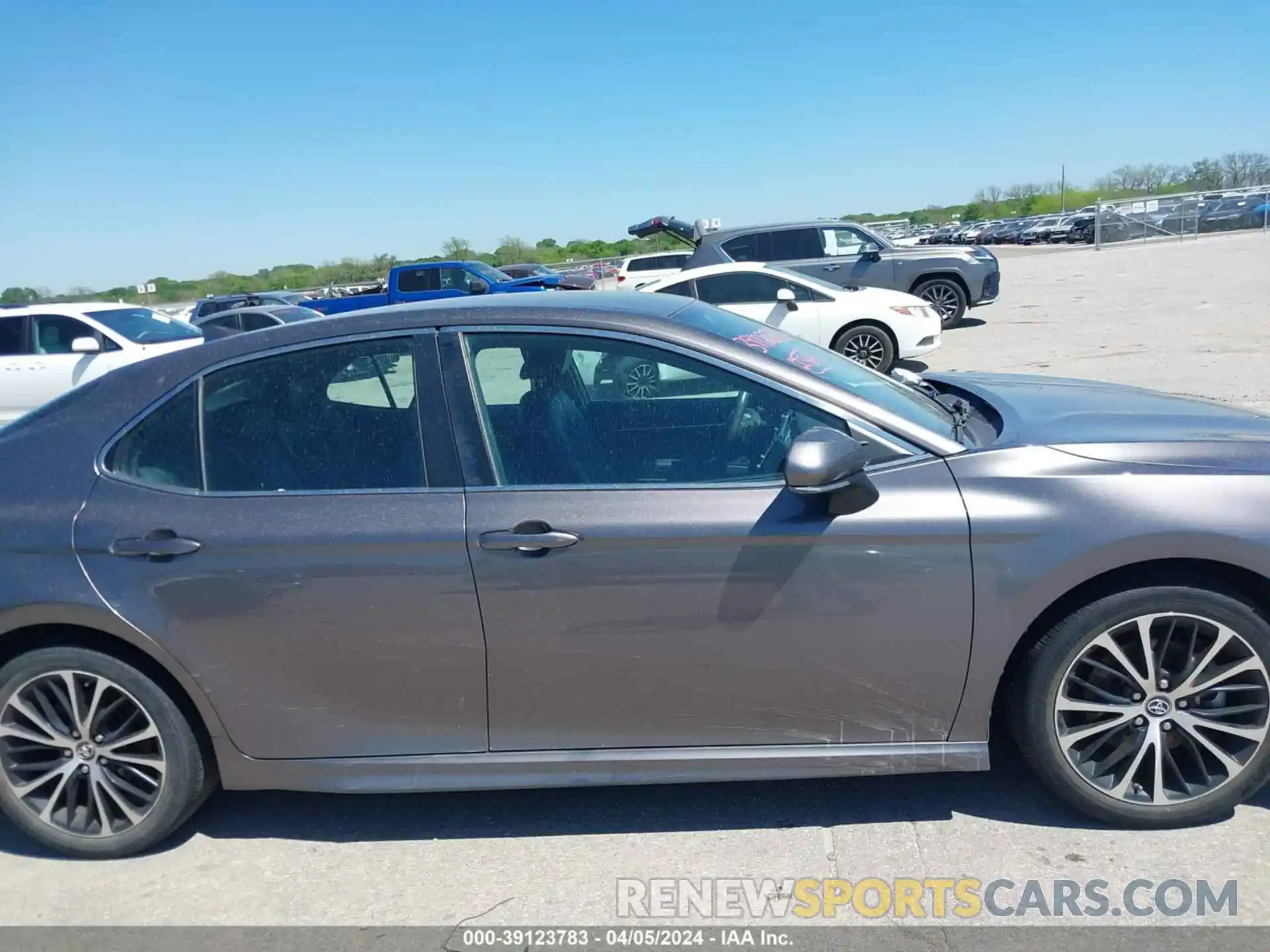 13 Photograph of a damaged car 4T1B11HK5KU718846 TOYOTA CAMRY 2019