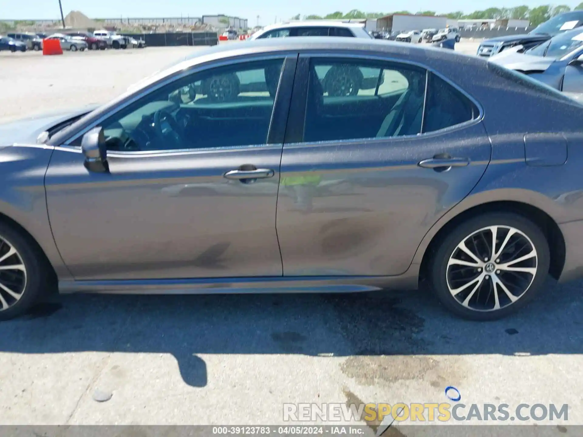 14 Photograph of a damaged car 4T1B11HK5KU718846 TOYOTA CAMRY 2019