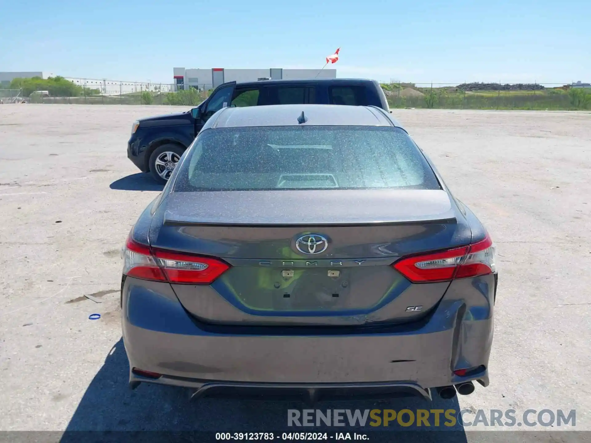 16 Photograph of a damaged car 4T1B11HK5KU718846 TOYOTA CAMRY 2019