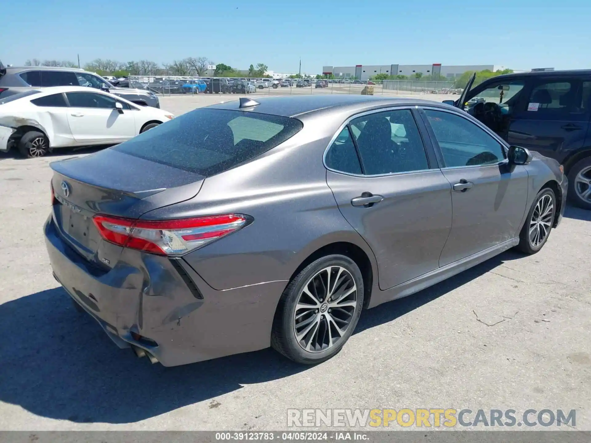 4 Photograph of a damaged car 4T1B11HK5KU718846 TOYOTA CAMRY 2019