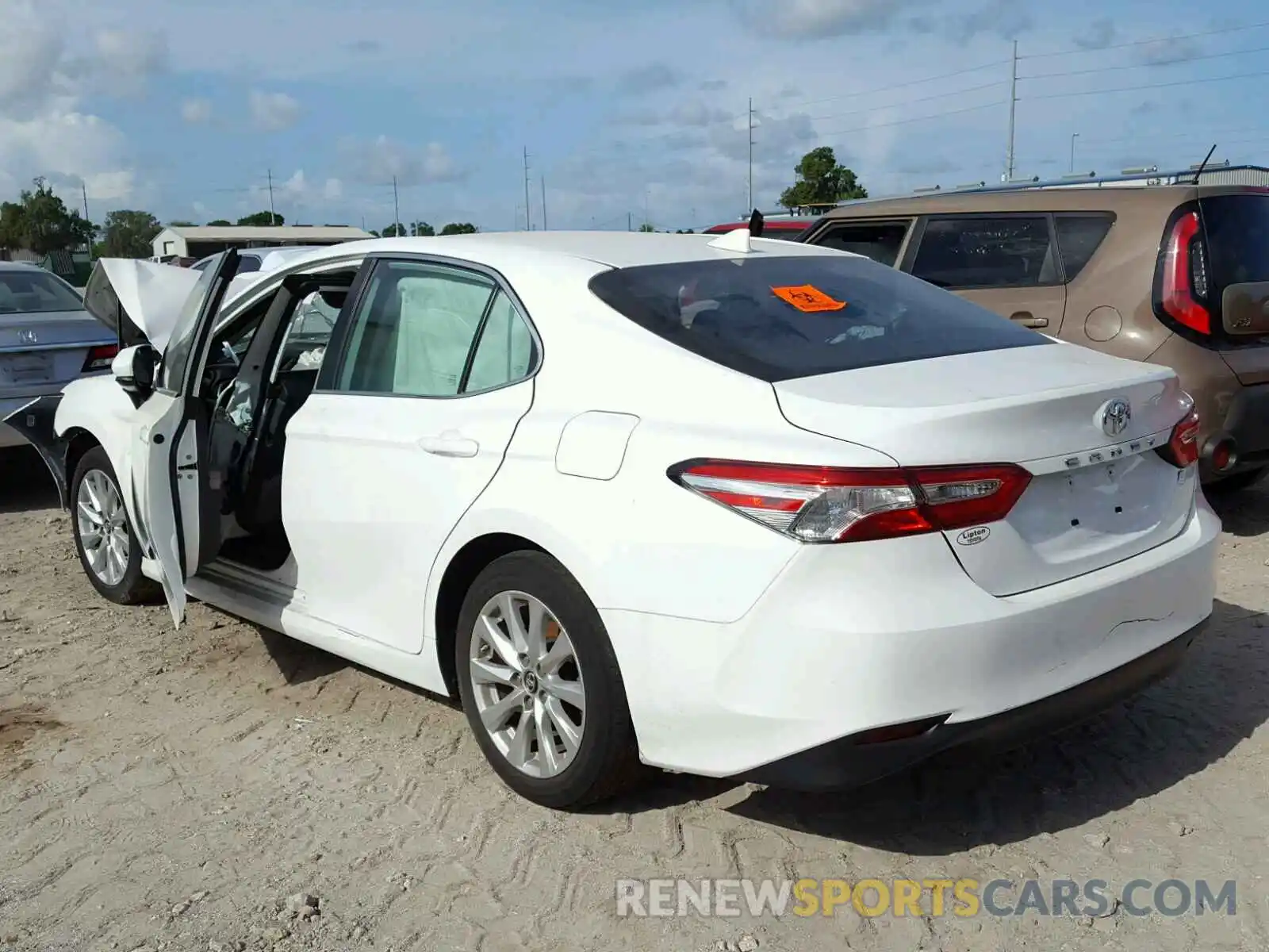 3 Photograph of a damaged car 4T1B11HK5KU719625 TOYOTA CAMRY 2019