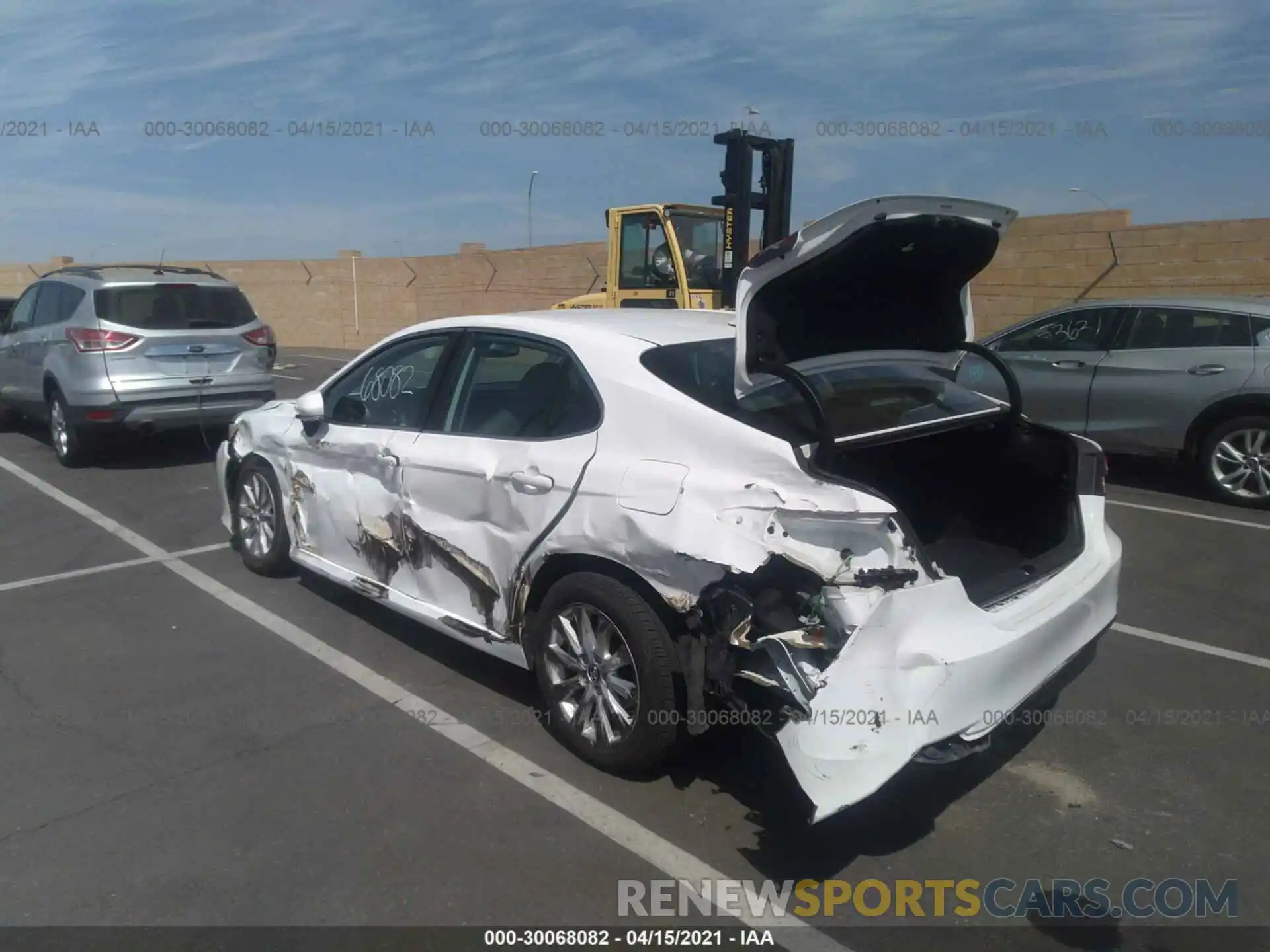 3 Photograph of a damaged car 4T1B11HK5KU721715 TOYOTA CAMRY 2019