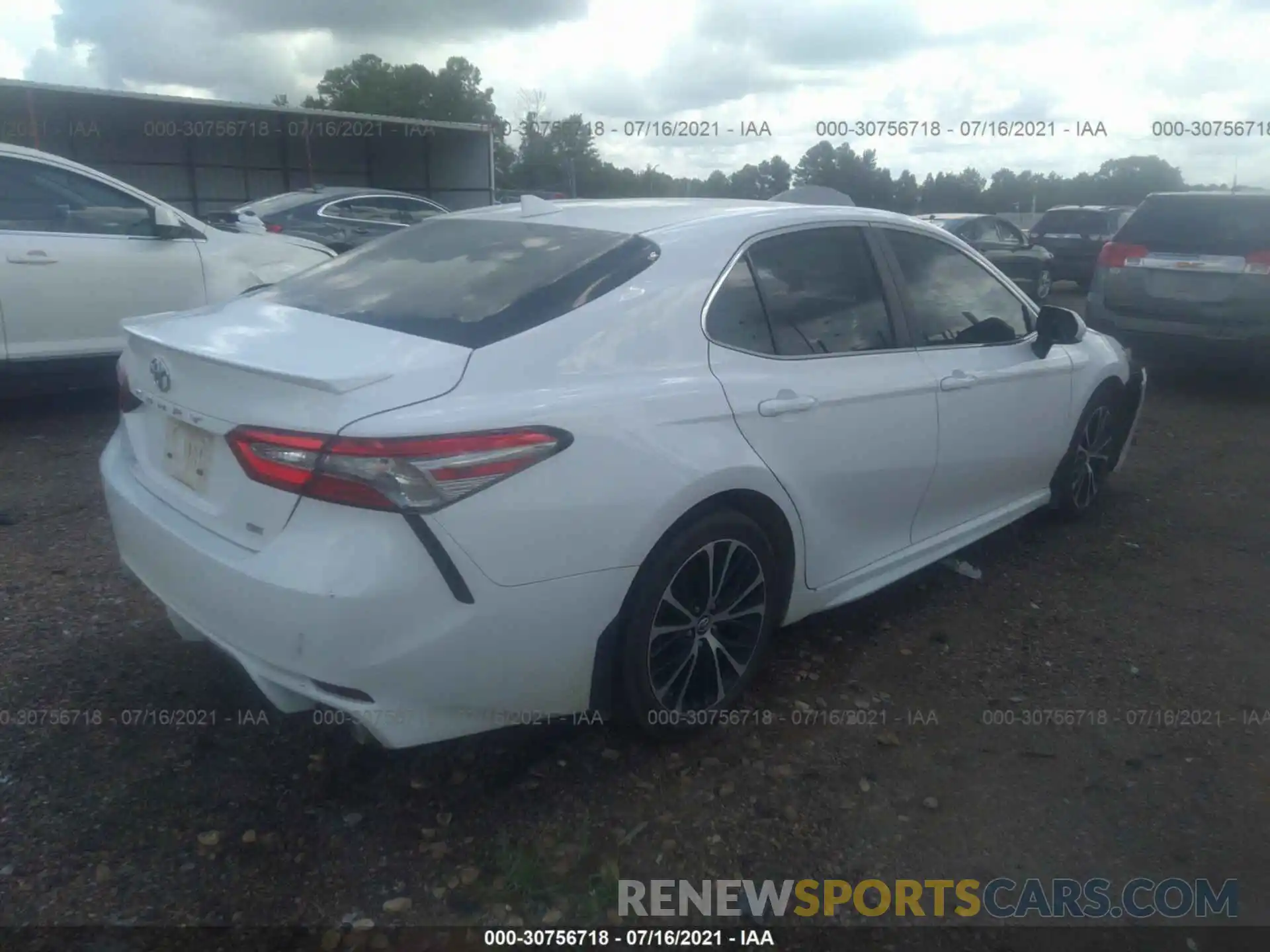 4 Photograph of a damaged car 4T1B11HK5KU724288 TOYOTA CAMRY 2019