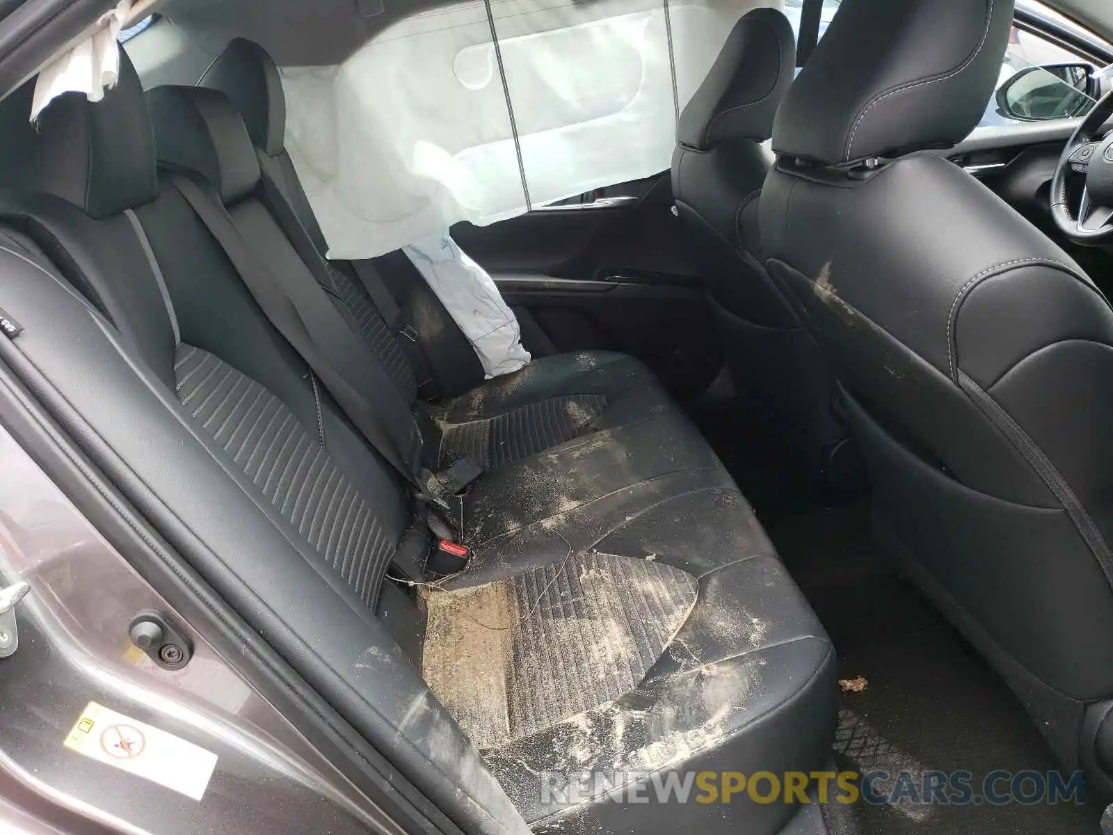 6 Photograph of a damaged car 4T1B11HK5KU730723 TOYOTA CAMRY 2019