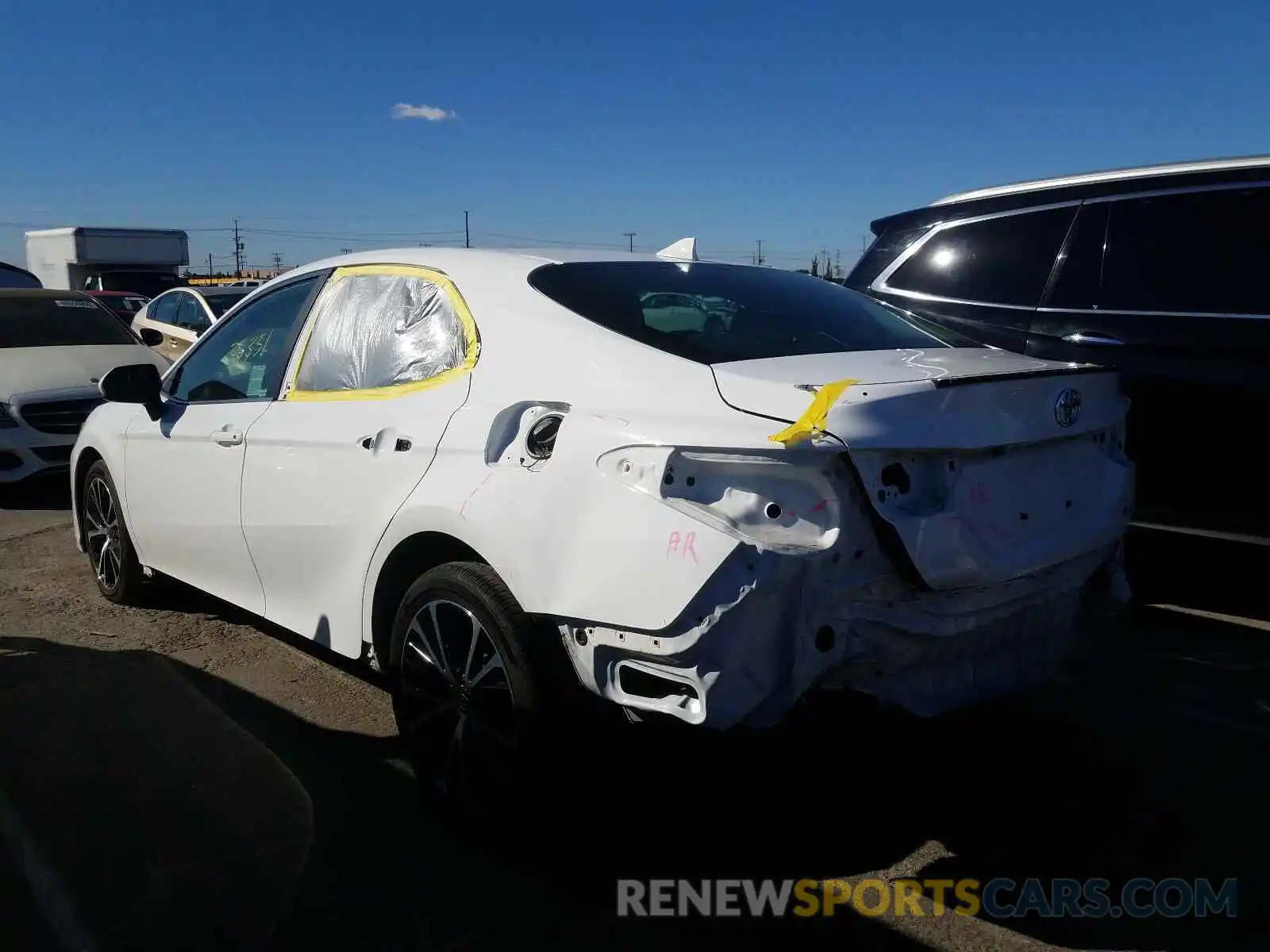 3 Photograph of a damaged car 4T1B11HK5KU731046 TOYOTA CAMRY 2019