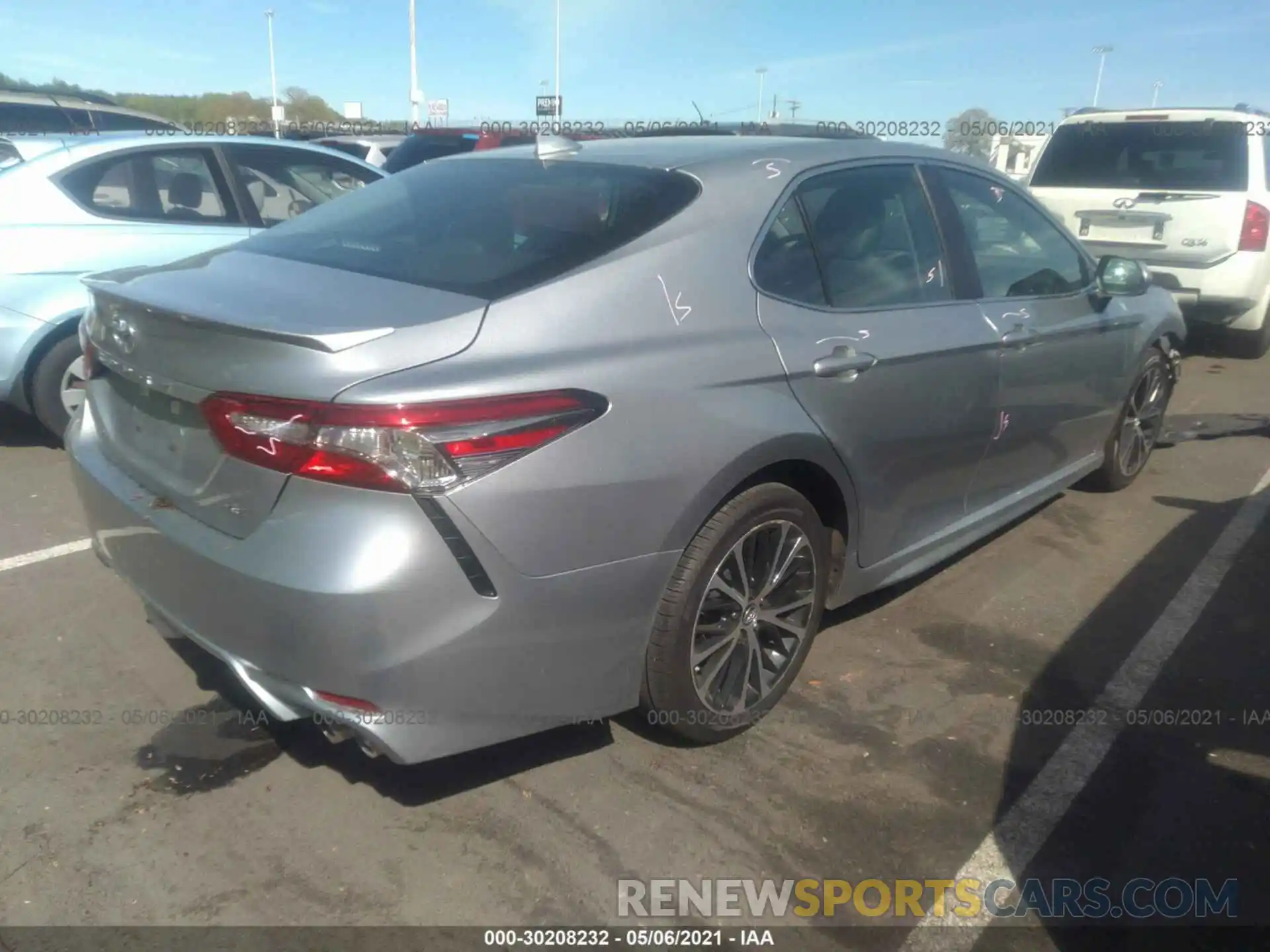 4 Photograph of a damaged car 4T1B11HK5KU737445 TOYOTA CAMRY 2019