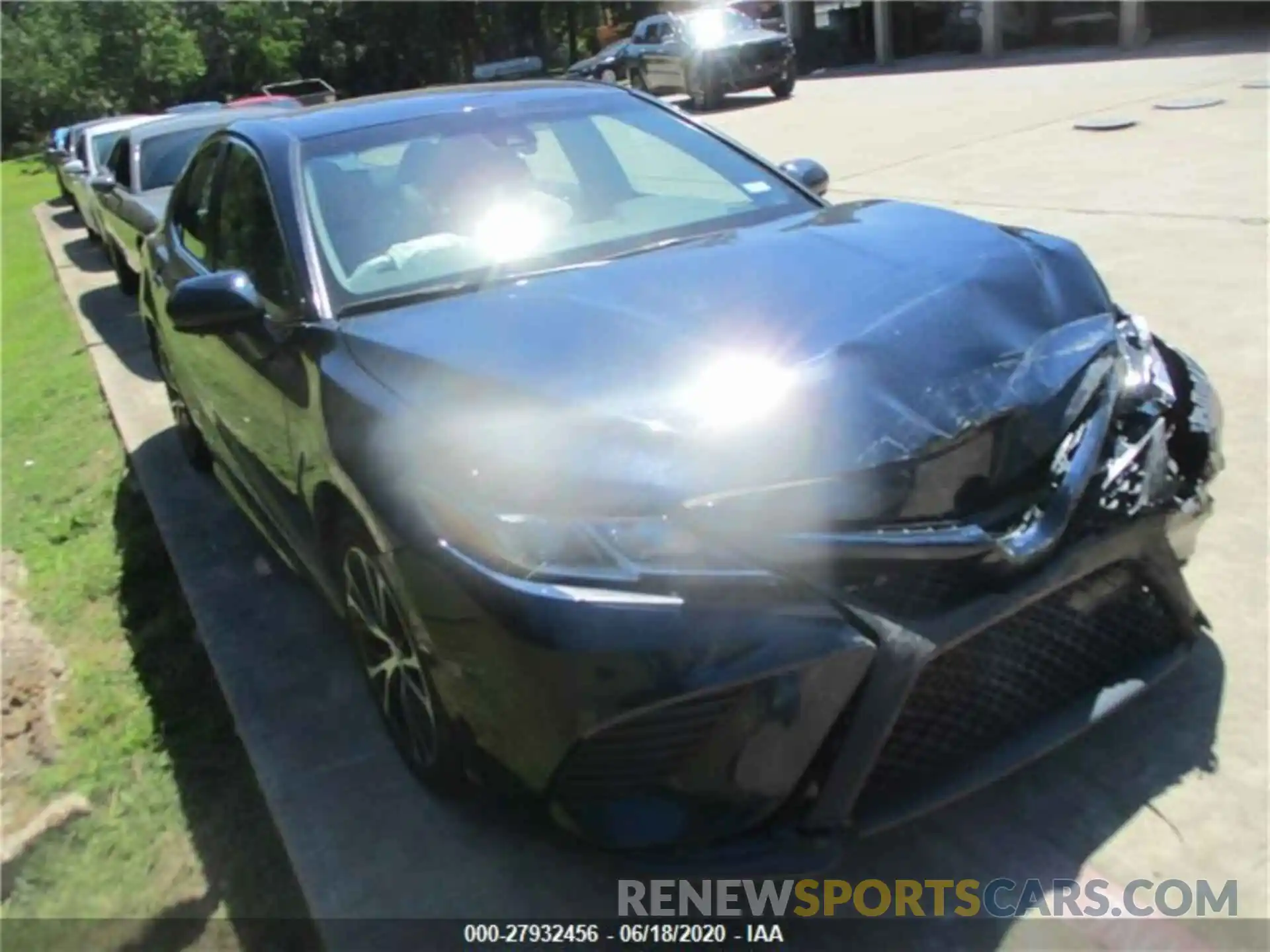 2 Photograph of a damaged car 4T1B11HK5KU738613 TOYOTA CAMRY 2019