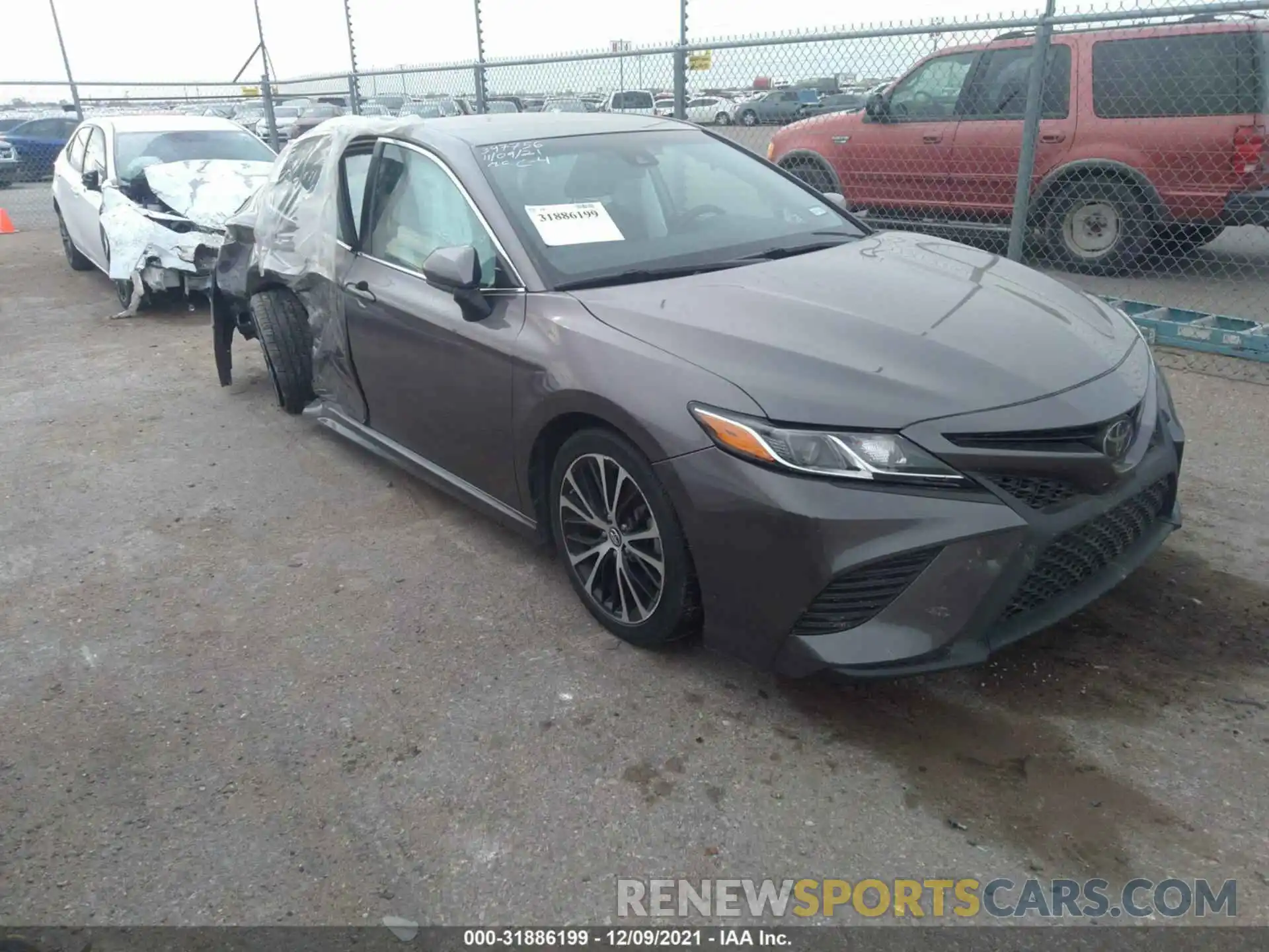 1 Photograph of a damaged car 4T1B11HK5KU739342 TOYOTA CAMRY 2019