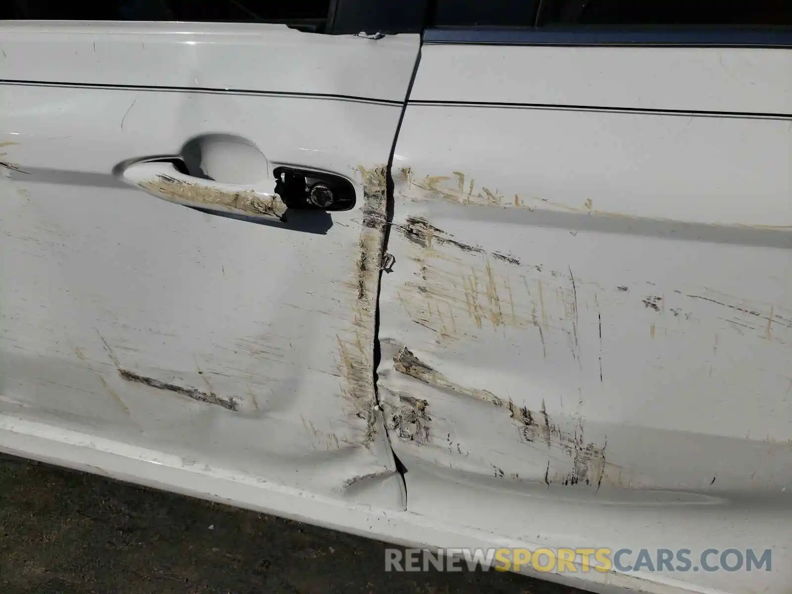 10 Photograph of a damaged car 4T1B11HK5KU740362 TOYOTA CAMRY 2019