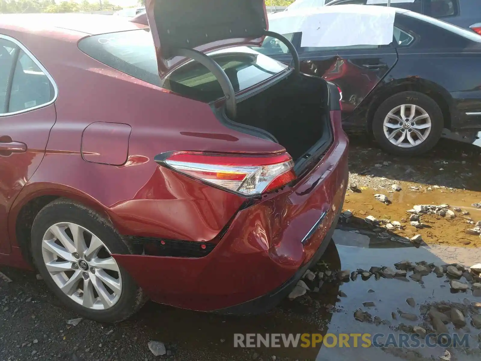 9 Photograph of a damaged car 4T1B11HK5KU743732 TOYOTA CAMRY 2019