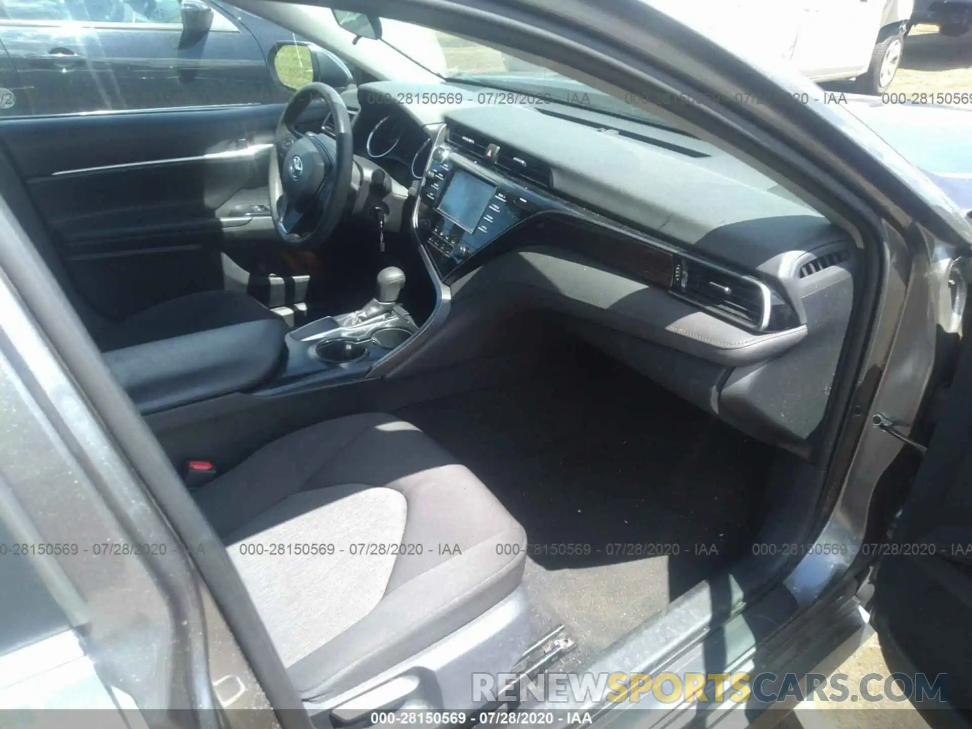 5 Photograph of a damaged car 4T1B11HK5KU745044 TOYOTA CAMRY 2019