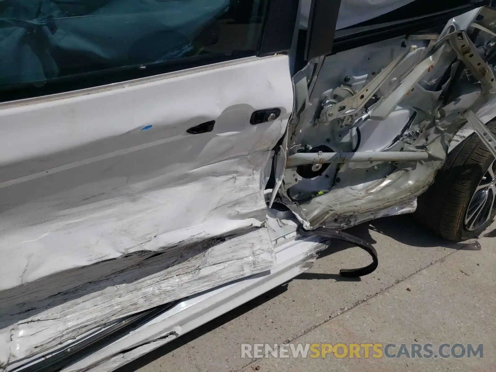 10 Photograph of a damaged car 4T1B11HK5KU745965 TOYOTA CAMRY 2019