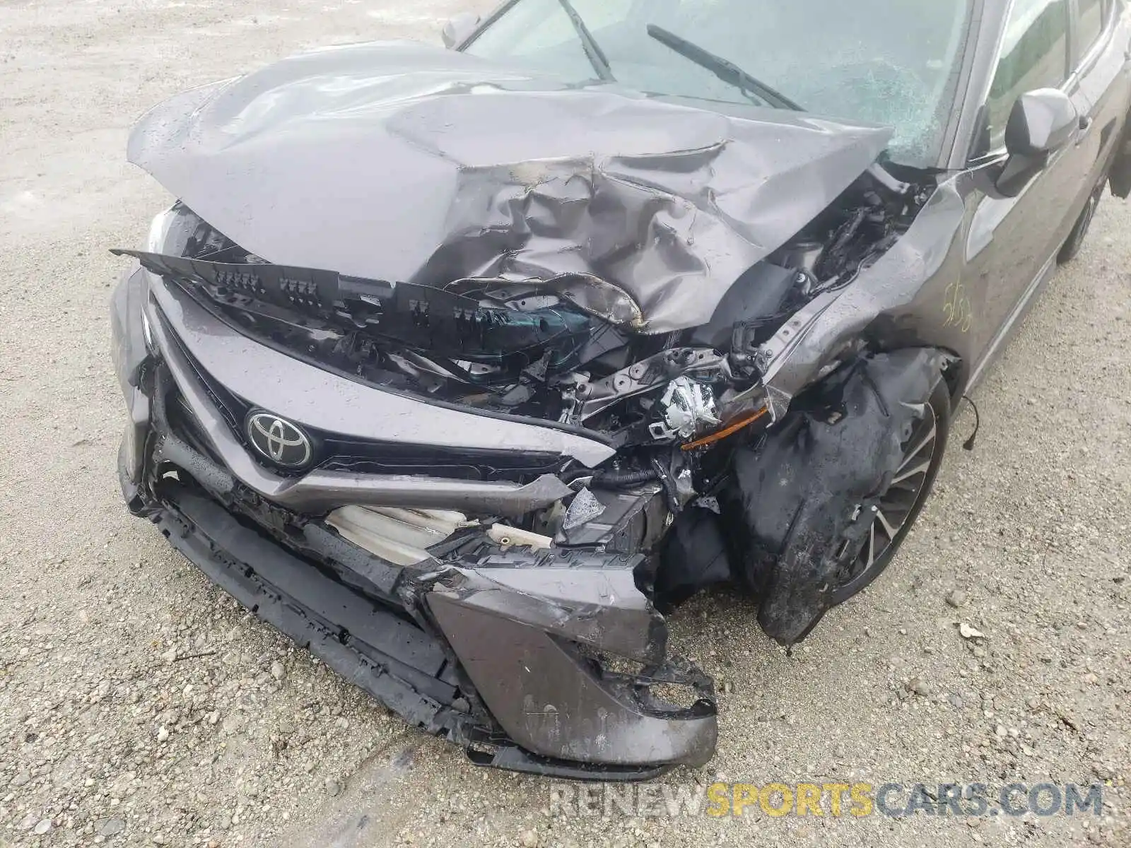 9 Photograph of a damaged car 4T1B11HK5KU746243 TOYOTA CAMRY 2019