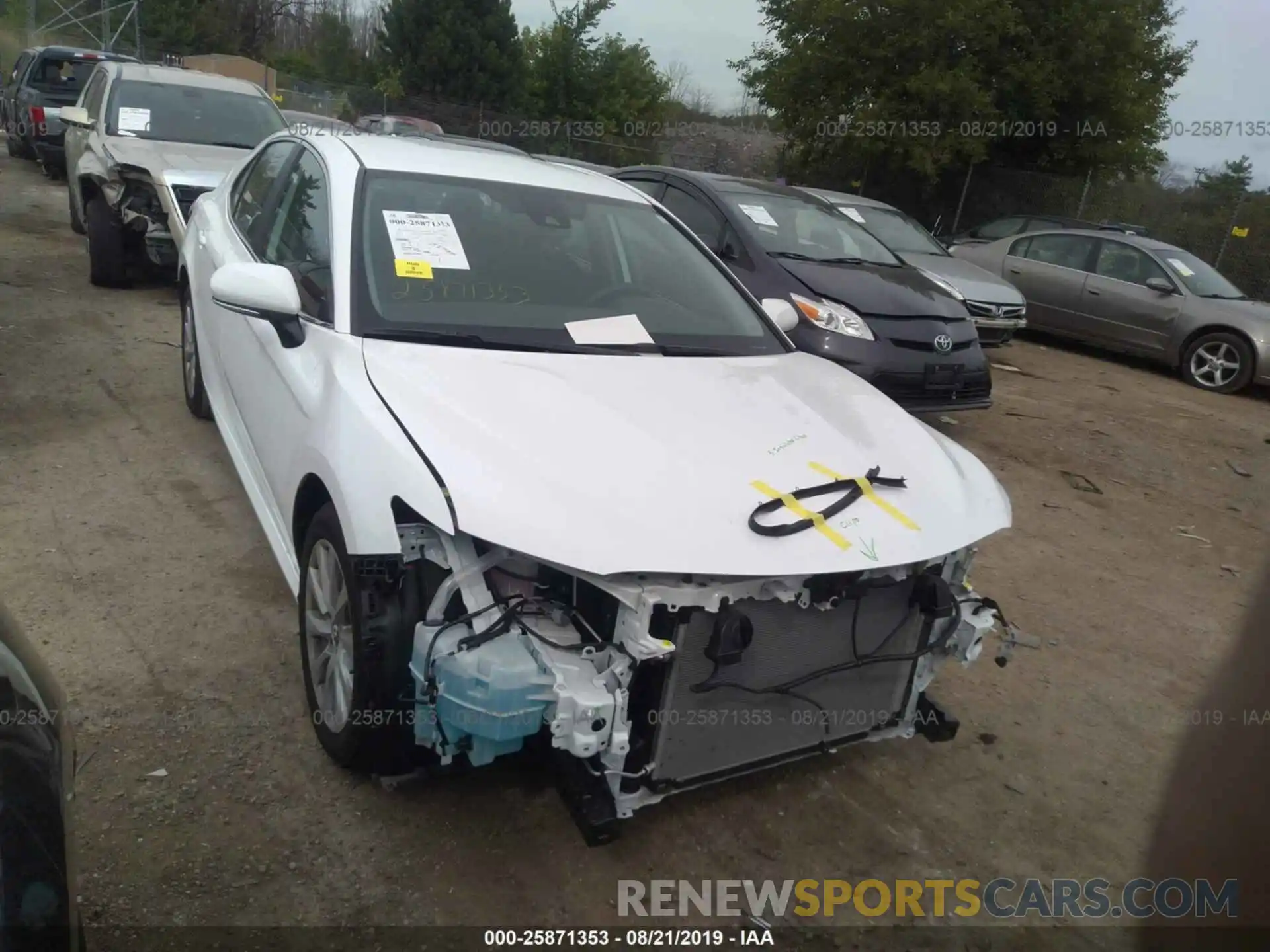 1 Photograph of a damaged car 4T1B11HK5KU752575 TOYOTA CAMRY 2019