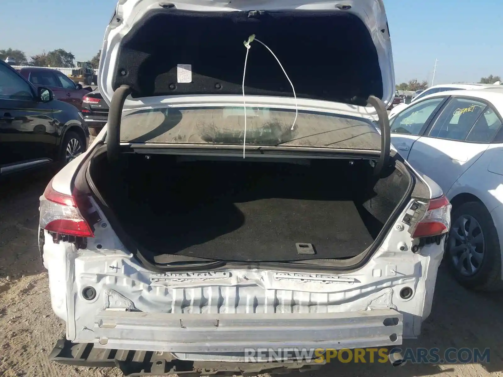 9 Photograph of a damaged car 4T1B11HK5KU754682 TOYOTA CAMRY 2019