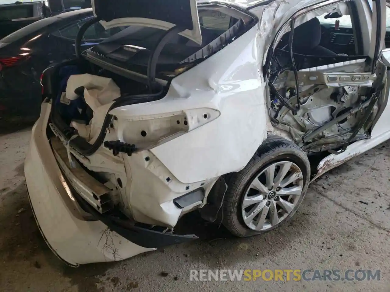 9 Photograph of a damaged car 4T1B11HK5KU754715 TOYOTA CAMRY 2019