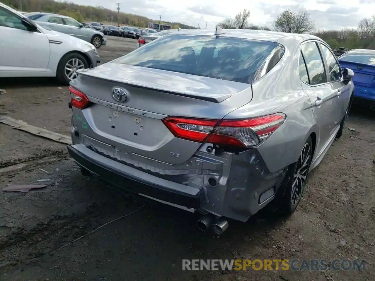 4 Photograph of a damaged car 4T1B11HK5KU760756 TOYOTA CAMRY 2019