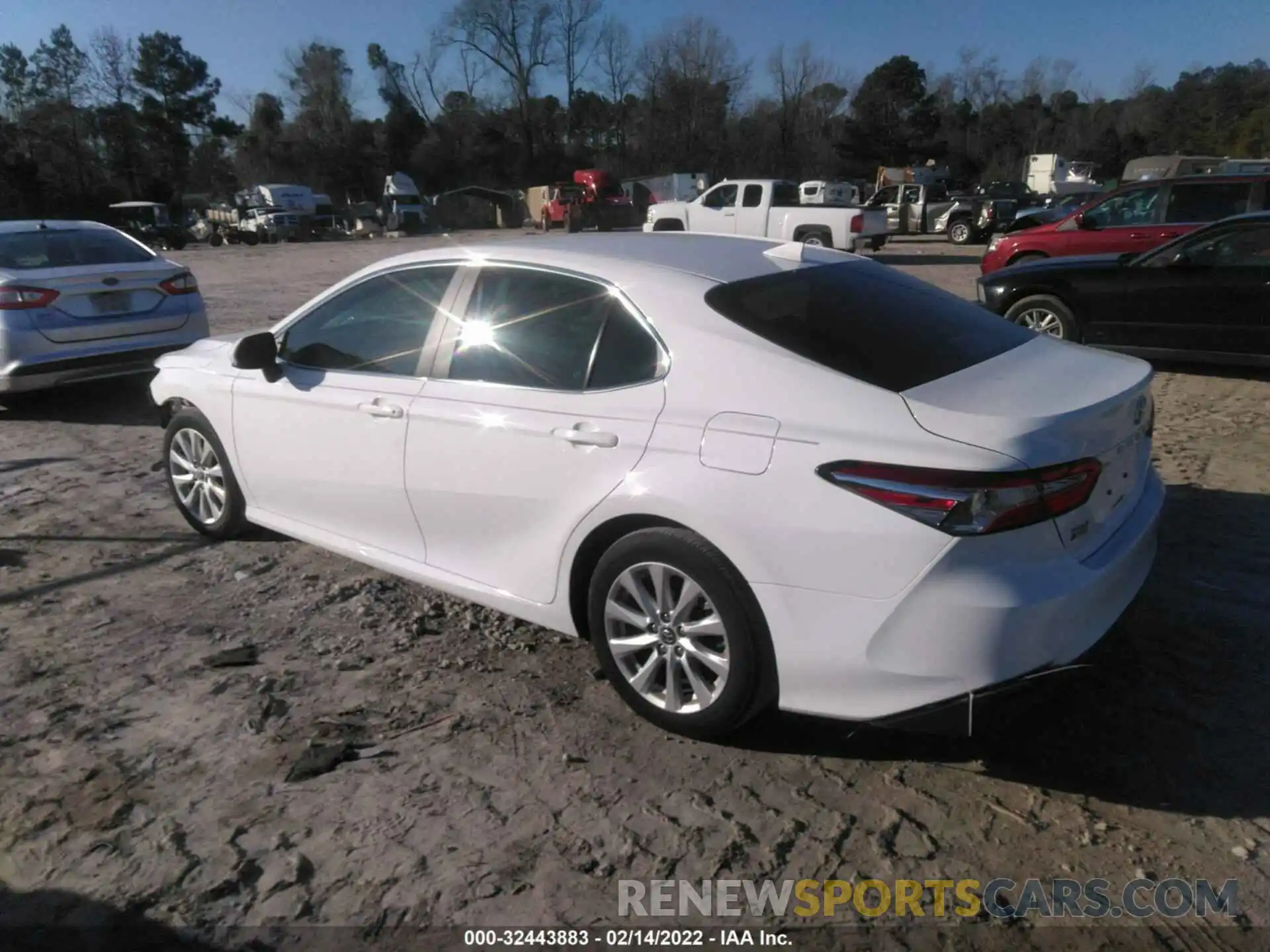 3 Photograph of a damaged car 4T1B11HK5KU760952 TOYOTA CAMRY 2019