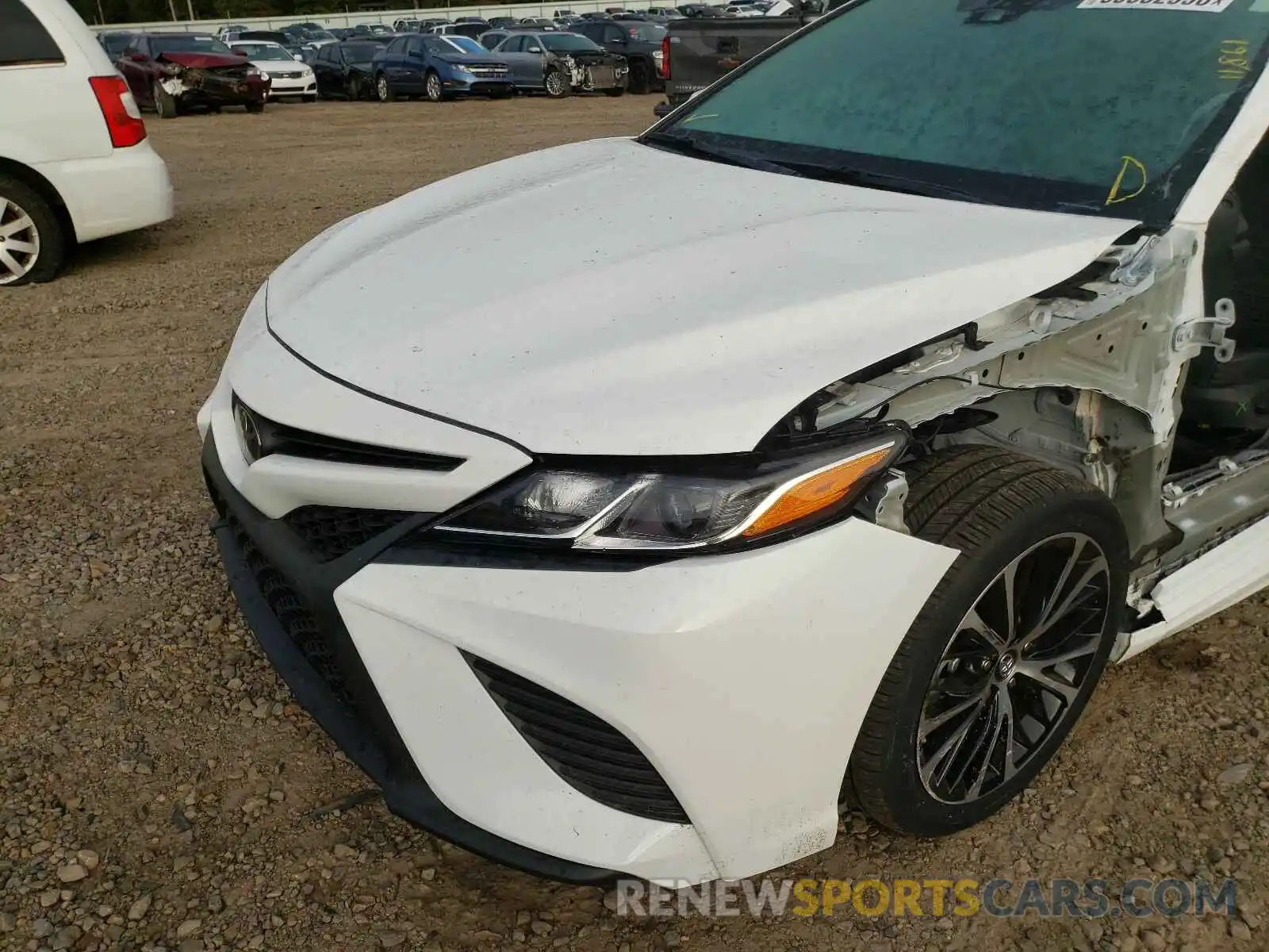 10 Photograph of a damaged car 4T1B11HK5KU765553 TOYOTA CAMRY 2019