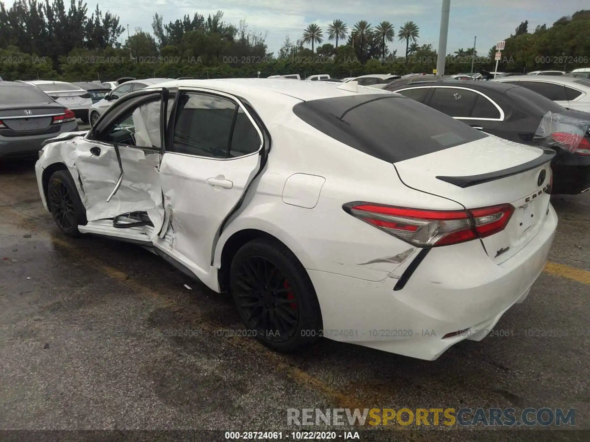 3 Photograph of a damaged car 4T1B11HK5KU770509 TOYOTA CAMRY 2019