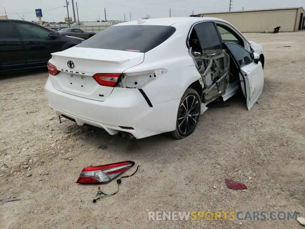 4 Photograph of a damaged car 4T1B11HK5KU772440 TOYOTA CAMRY 2019