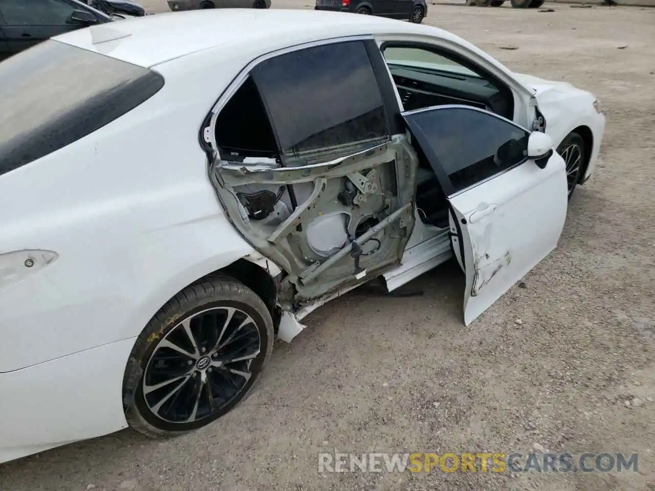 9 Photograph of a damaged car 4T1B11HK5KU772440 TOYOTA CAMRY 2019