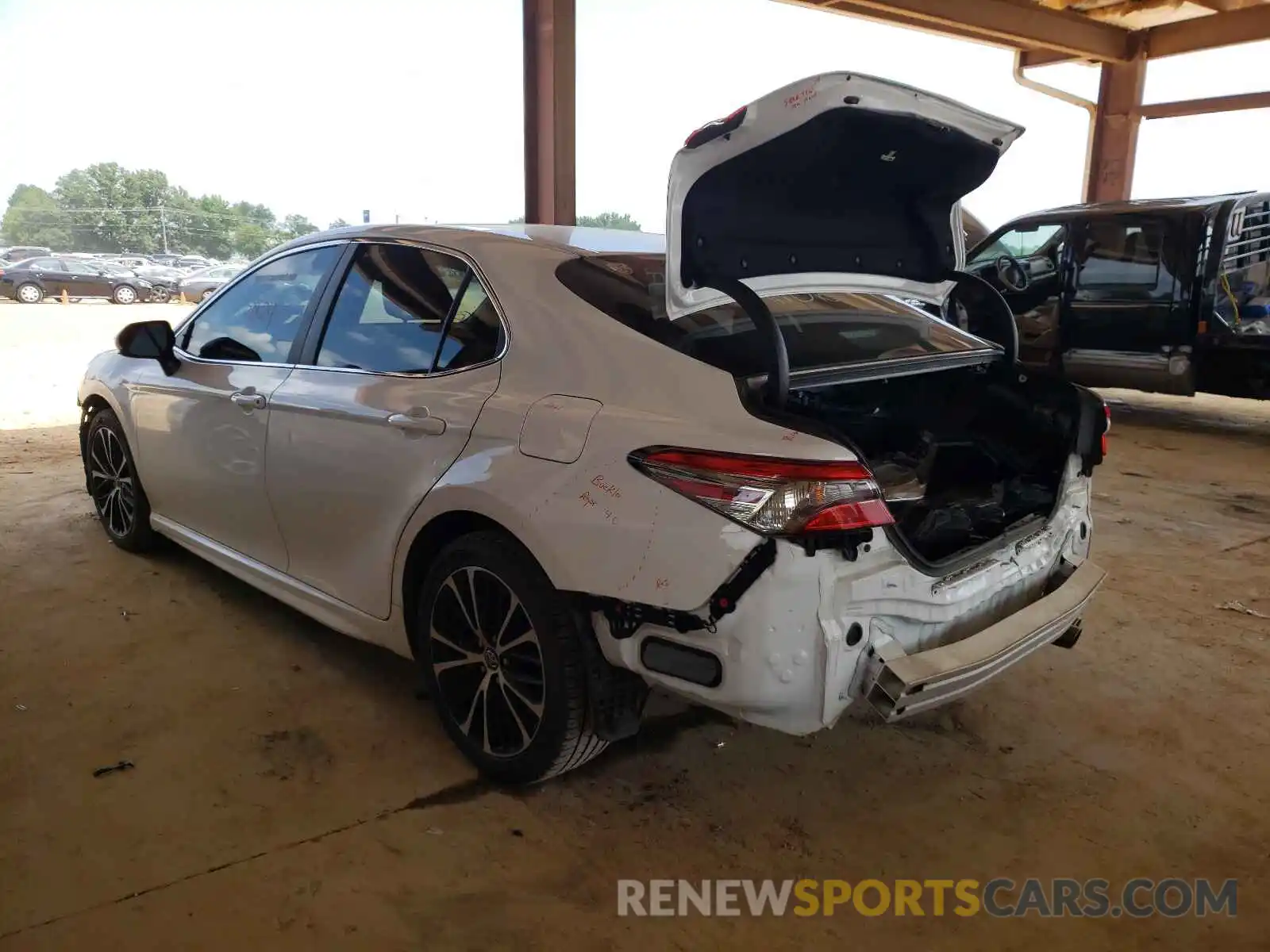 3 Photograph of a damaged car 4T1B11HK5KU777184 TOYOTA CAMRY 2019