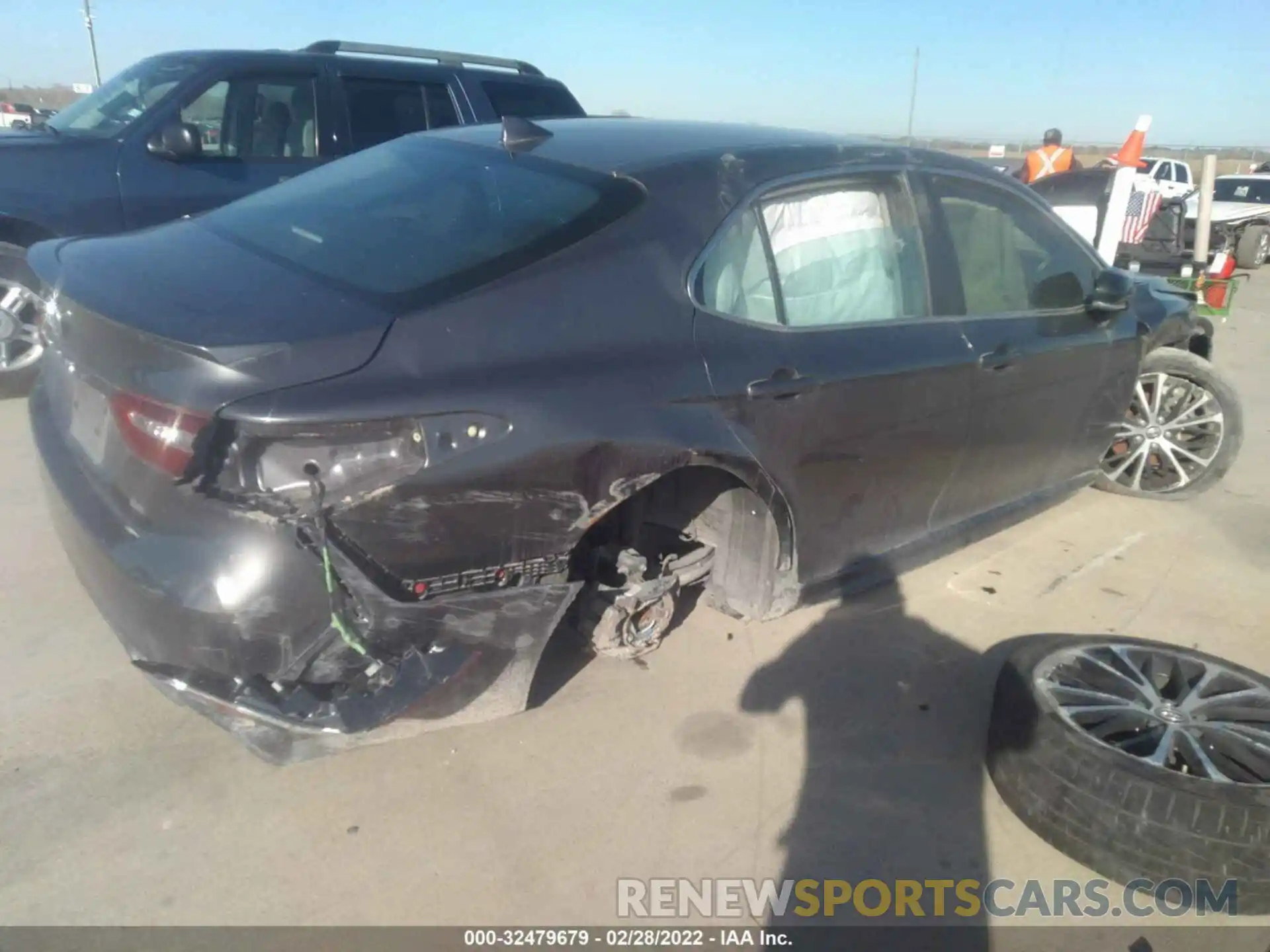 4 Photograph of a damaged car 4T1B11HK5KU777671 TOYOTA CAMRY 2019