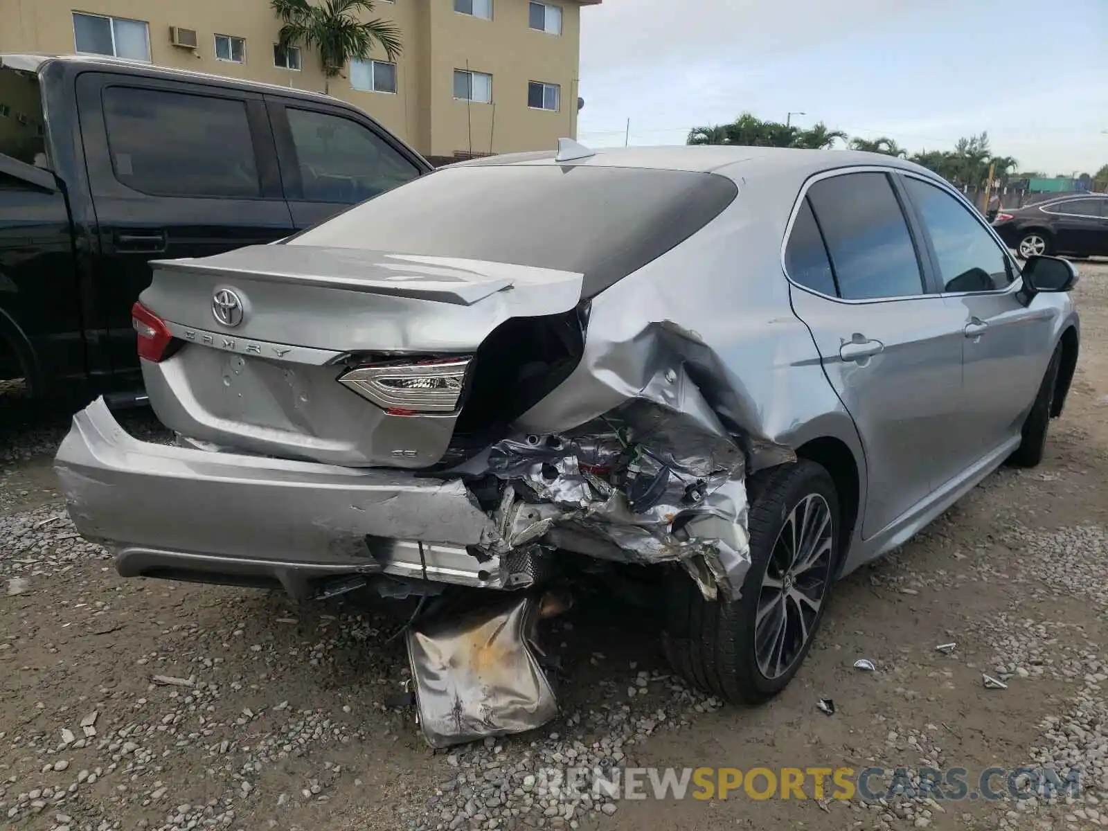 4 Photograph of a damaged car 4T1B11HK5KU781803 TOYOTA CAMRY 2019