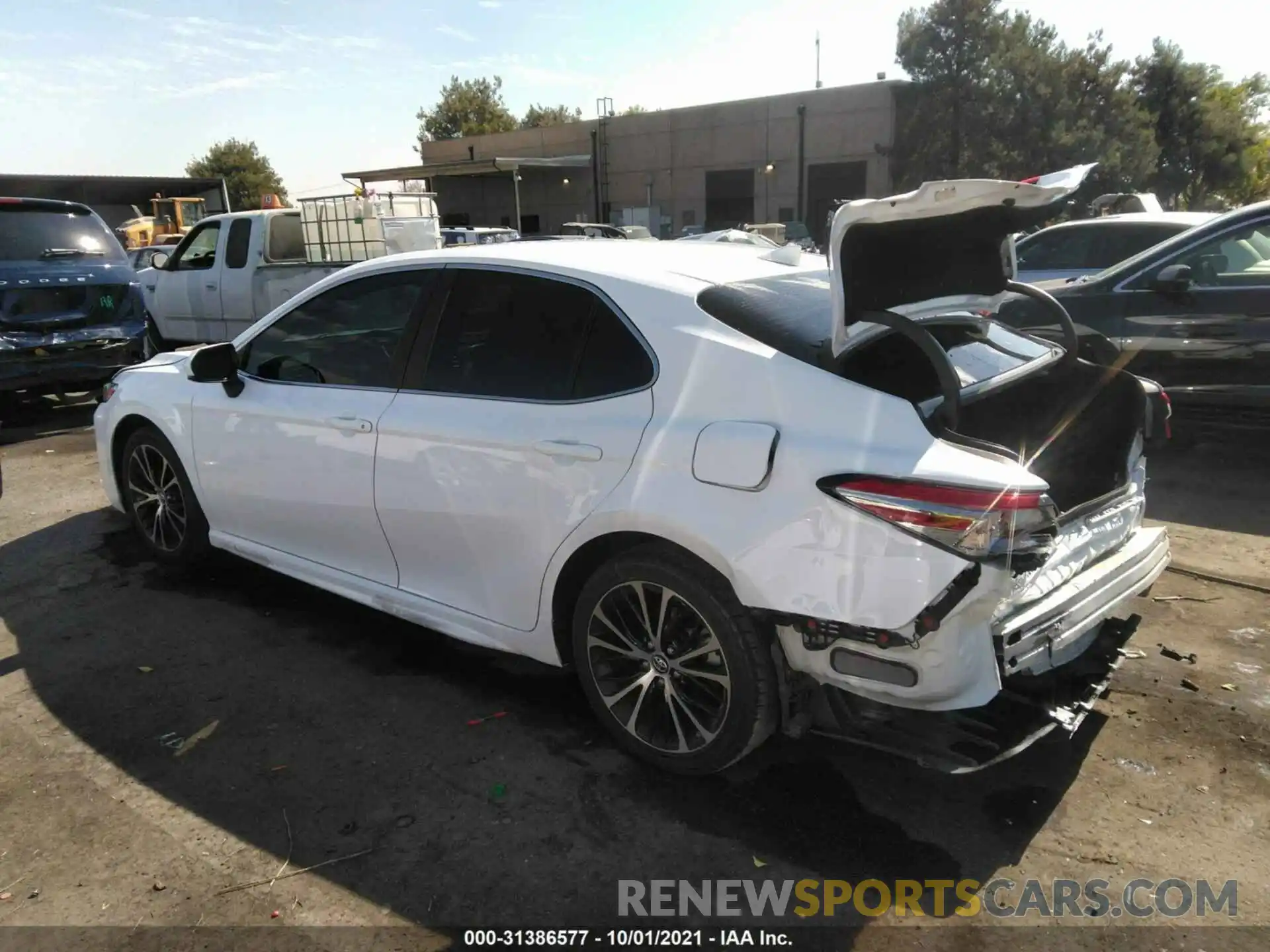 3 Photograph of a damaged car 4T1B11HK5KU788623 TOYOTA CAMRY 2019