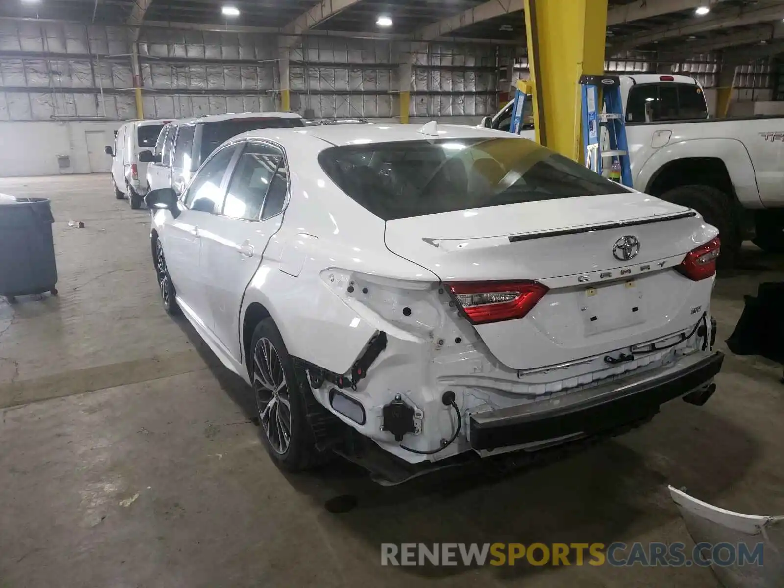 3 Photograph of a damaged car 4T1B11HK5KU791280 TOYOTA CAMRY 2019