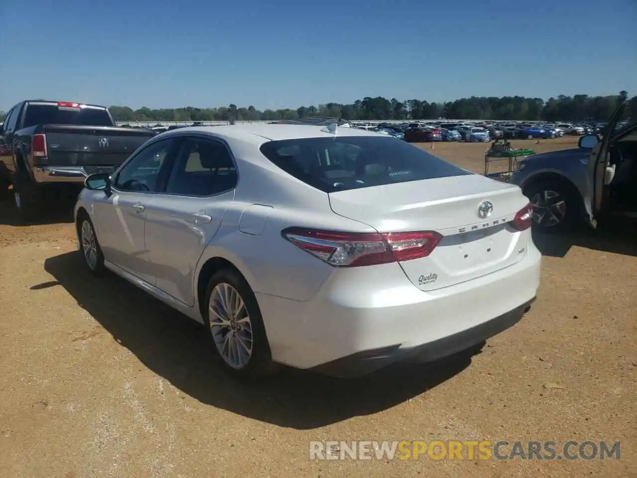 3 Photograph of a damaged car 4T1B11HK5KU791411 TOYOTA CAMRY 2019