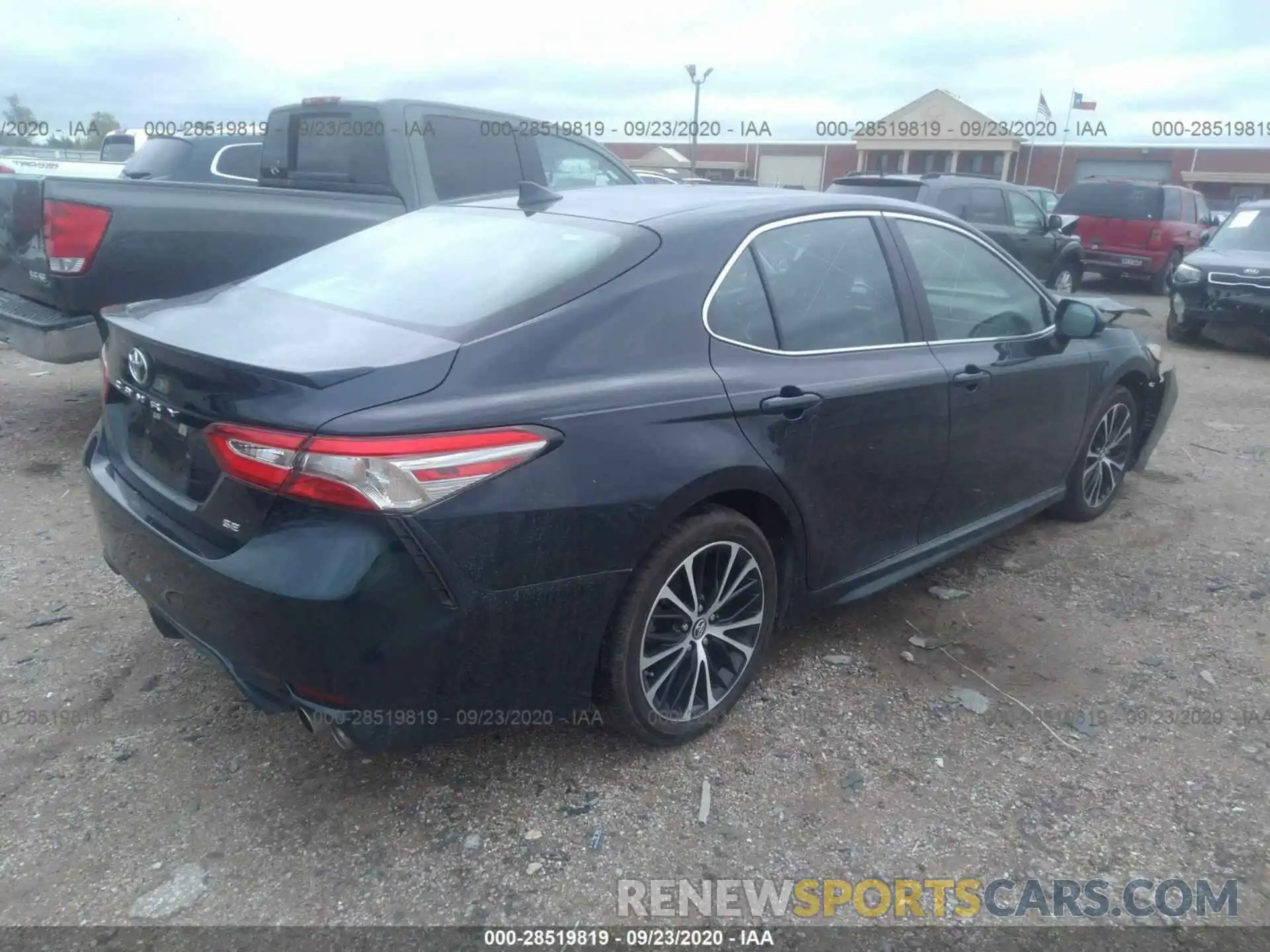 4 Photograph of a damaged car 4T1B11HK5KU792140 TOYOTA CAMRY 2019