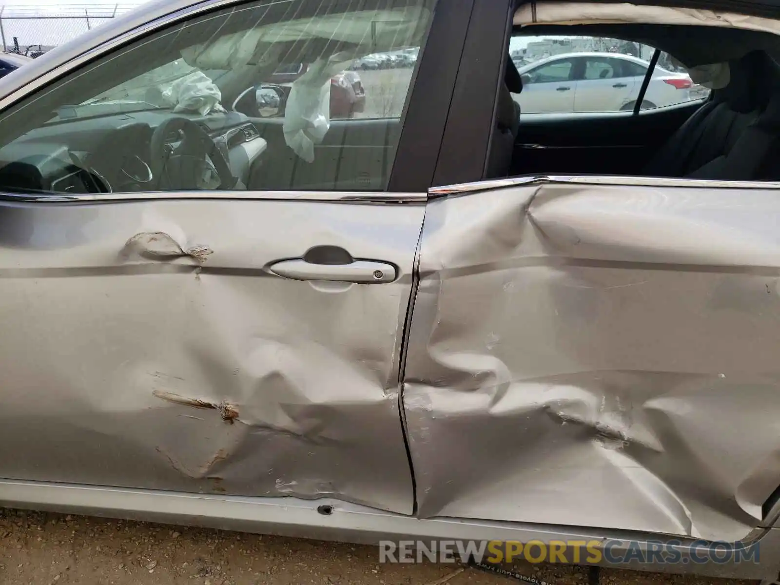 10 Photograph of a damaged car 4T1B11HK5KU799881 TOYOTA CAMRY 2019