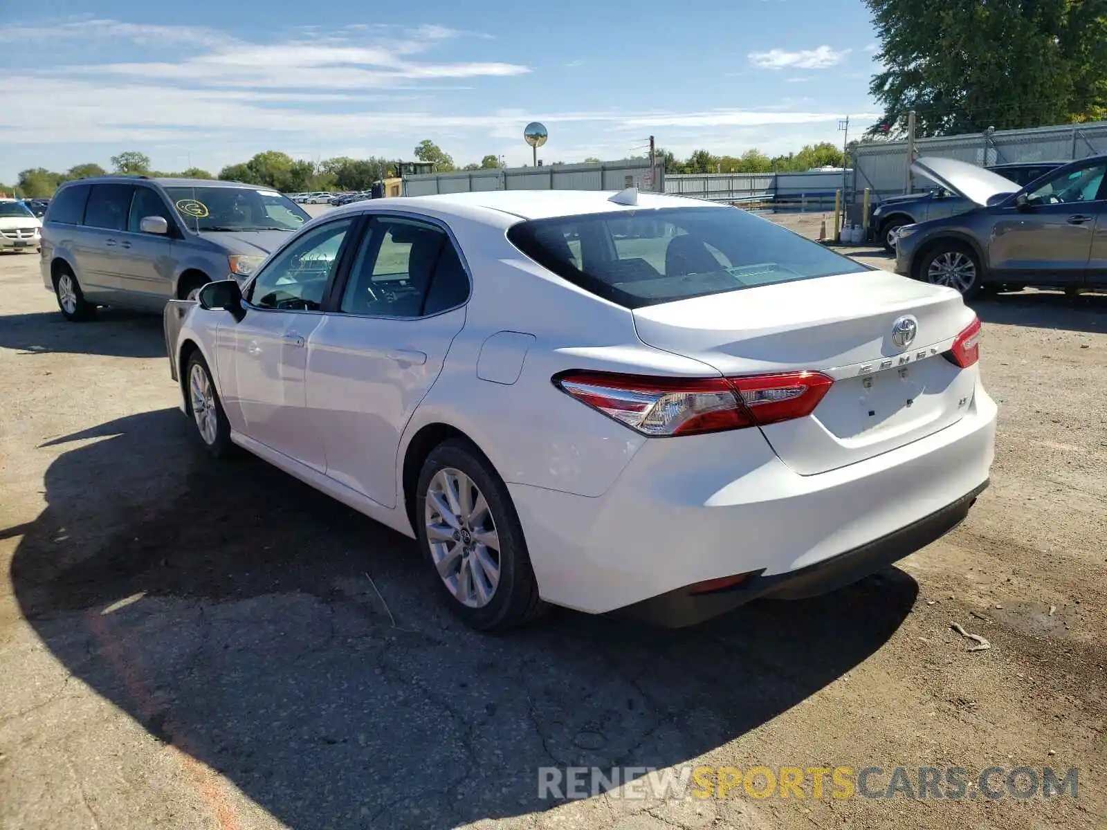 3 Photograph of a damaged car 4T1B11HK5KU800172 TOYOTA CAMRY 2019