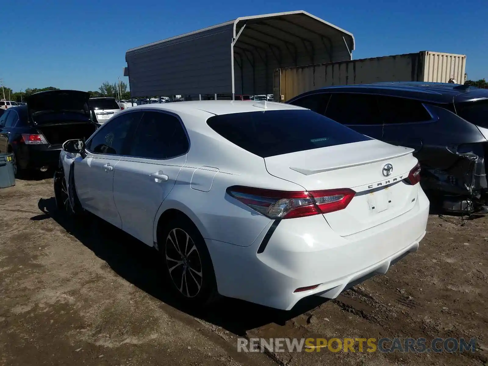 3 Photograph of a damaged car 4T1B11HK5KU800401 TOYOTA CAMRY 2019