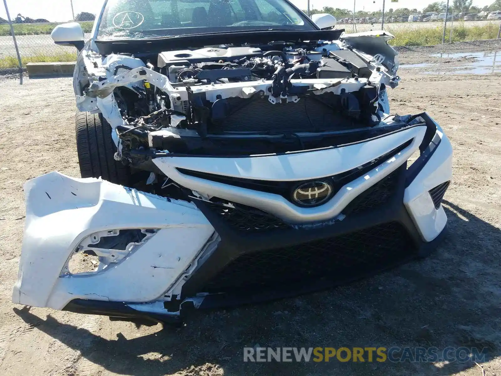 9 Photograph of a damaged car 4T1B11HK5KU800401 TOYOTA CAMRY 2019