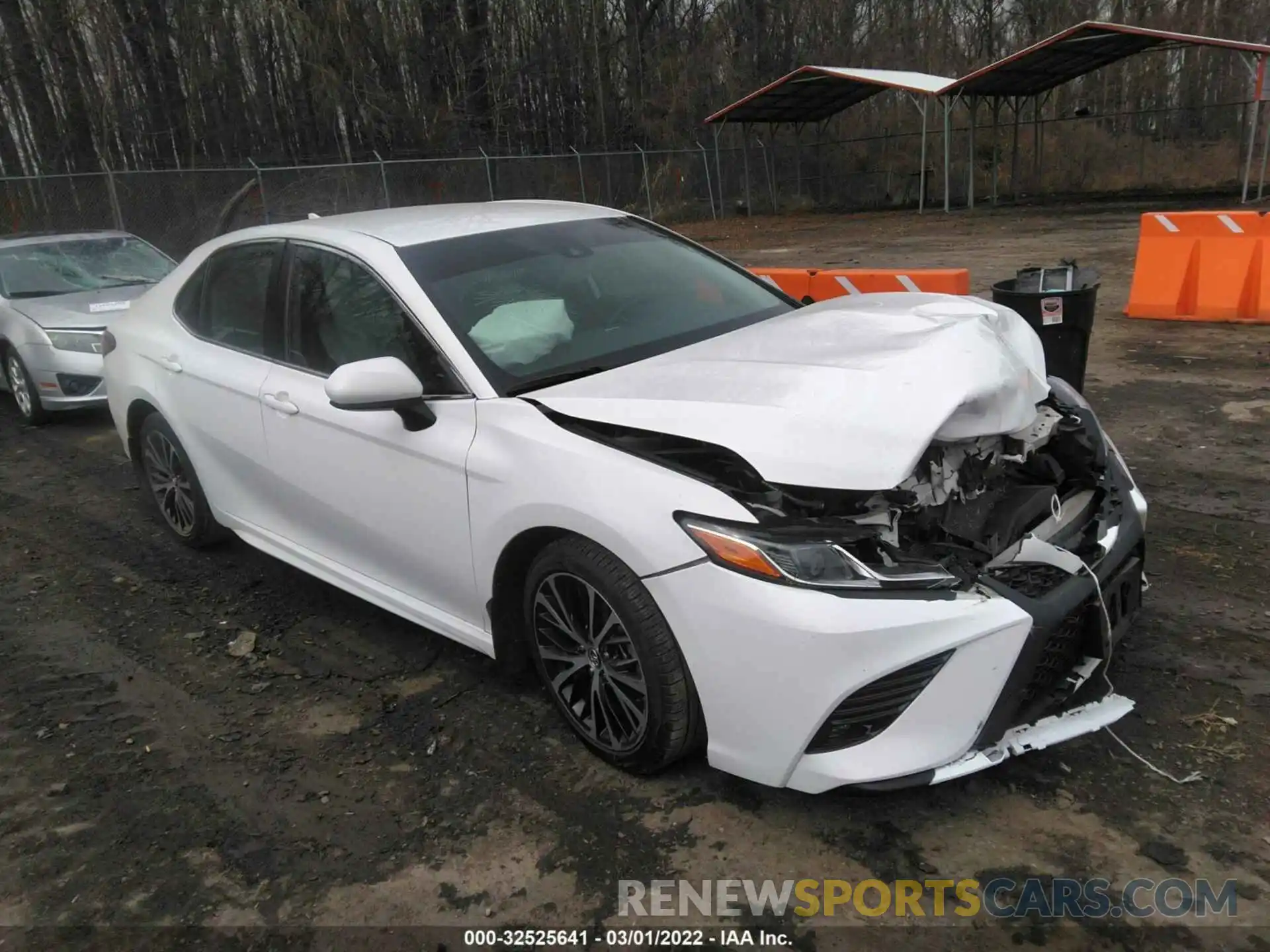 1 Photograph of a damaged car 4T1B11HK5KU801242 TOYOTA CAMRY 2019