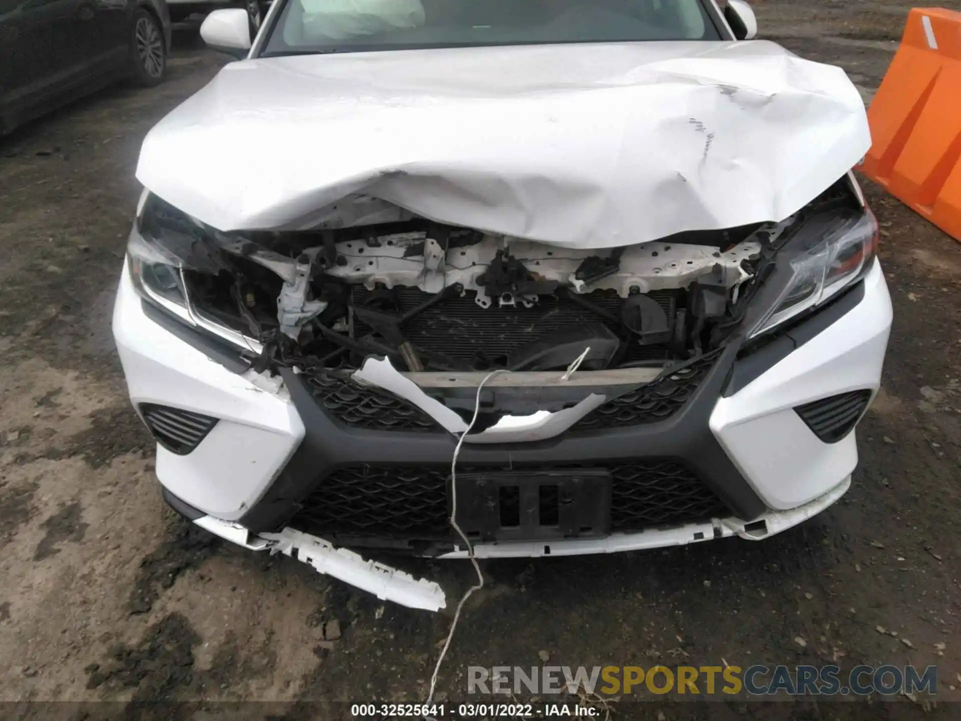 6 Photograph of a damaged car 4T1B11HK5KU801242 TOYOTA CAMRY 2019