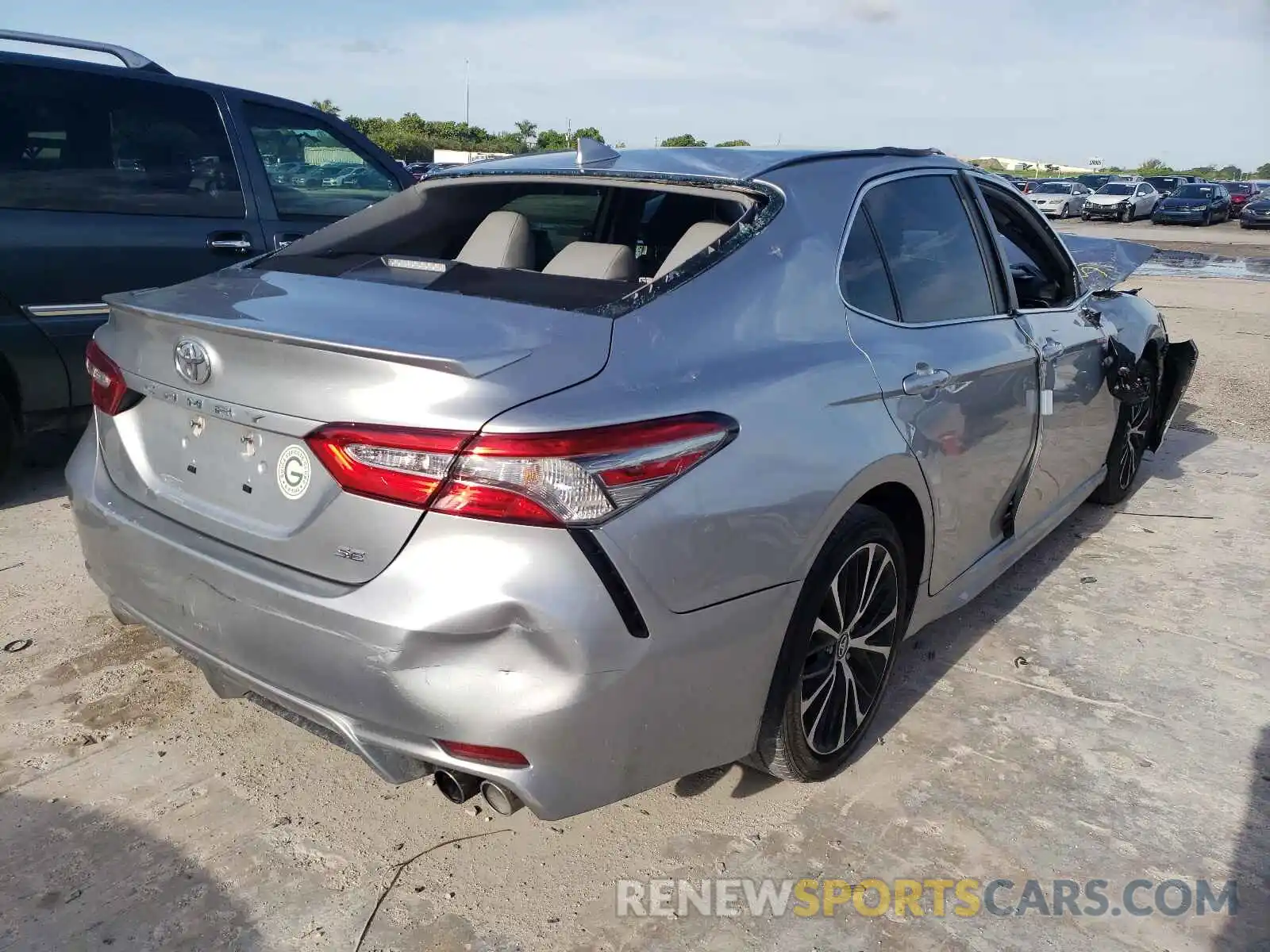 4 Photograph of a damaged car 4T1B11HK5KU801368 TOYOTA CAMRY 2019