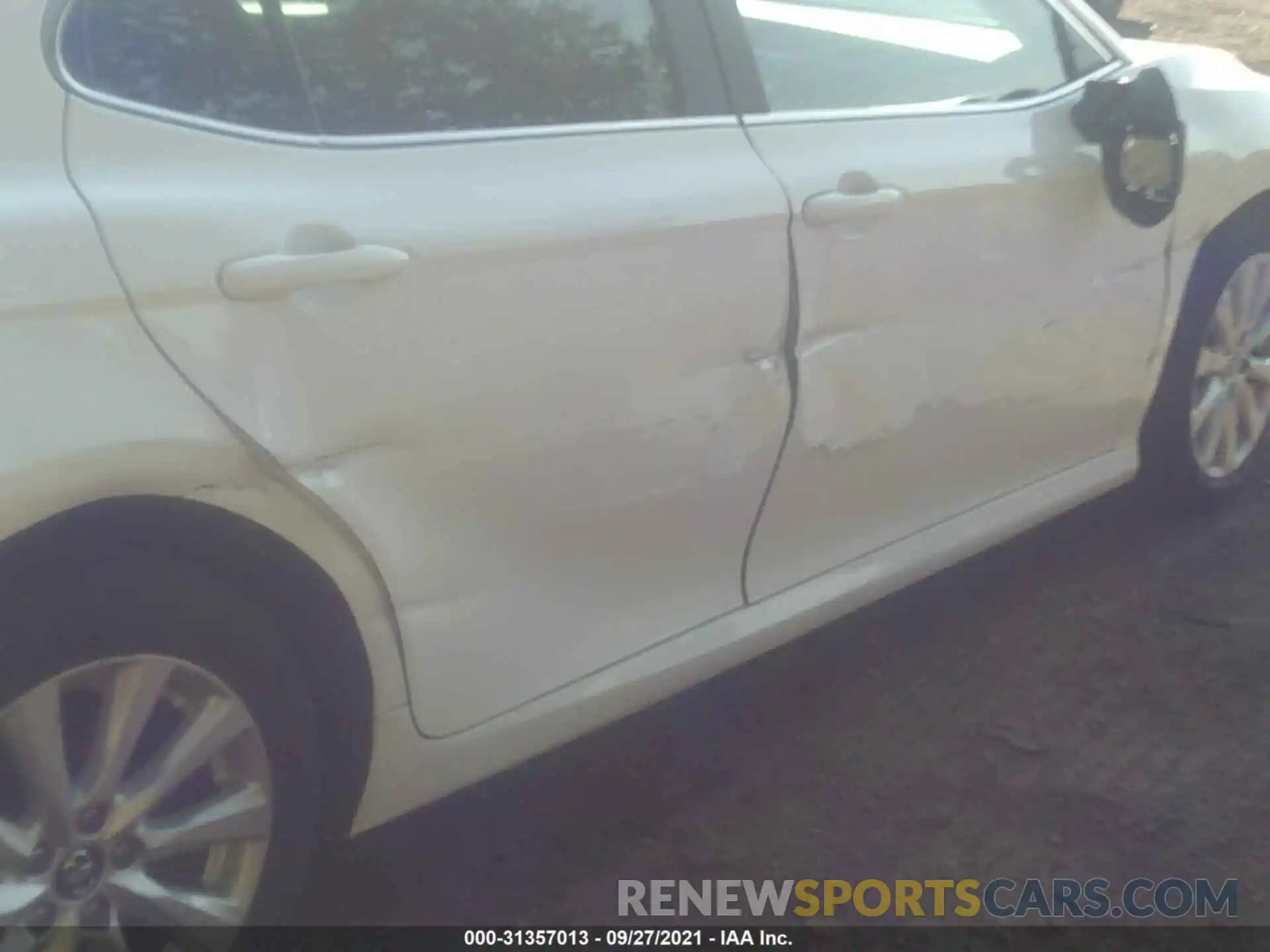 6 Photograph of a damaged car 4T1B11HK5KU801631 TOYOTA CAMRY 2019